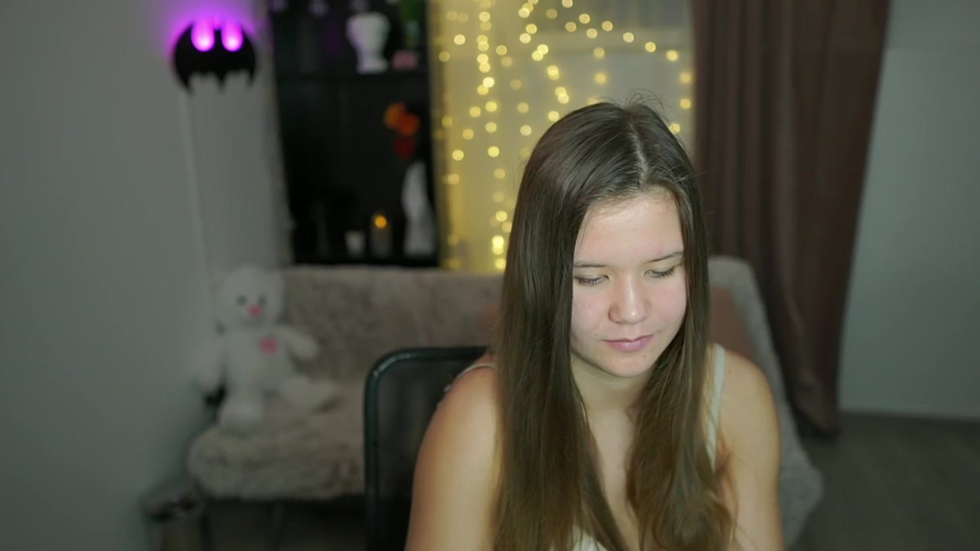 Gallery image thumbnail from Alaina__Fox's myfreecams stream on, 04/14/2024, 14:17 image 11 of 20