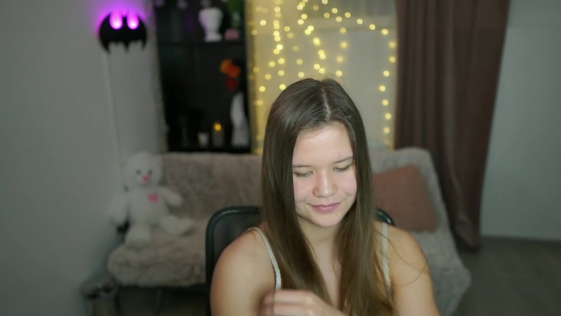 Gallery image thumbnail from Alaina__Fox's myfreecams stream on, 04/14/2024, 14:17 image 7 of 20