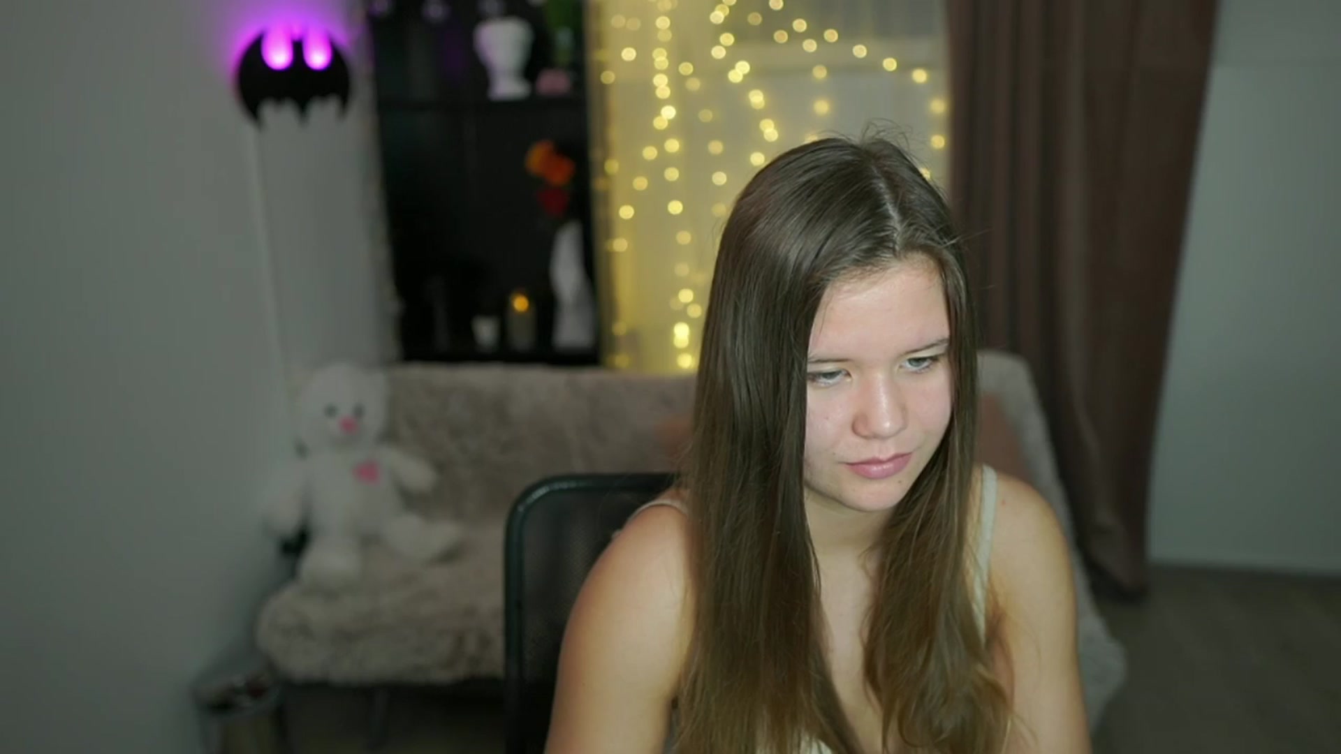 Gallery image thumbnail from Alaina__Fox's myfreecams stream on, 04/14/2024, 14:17 image 12 of 20
