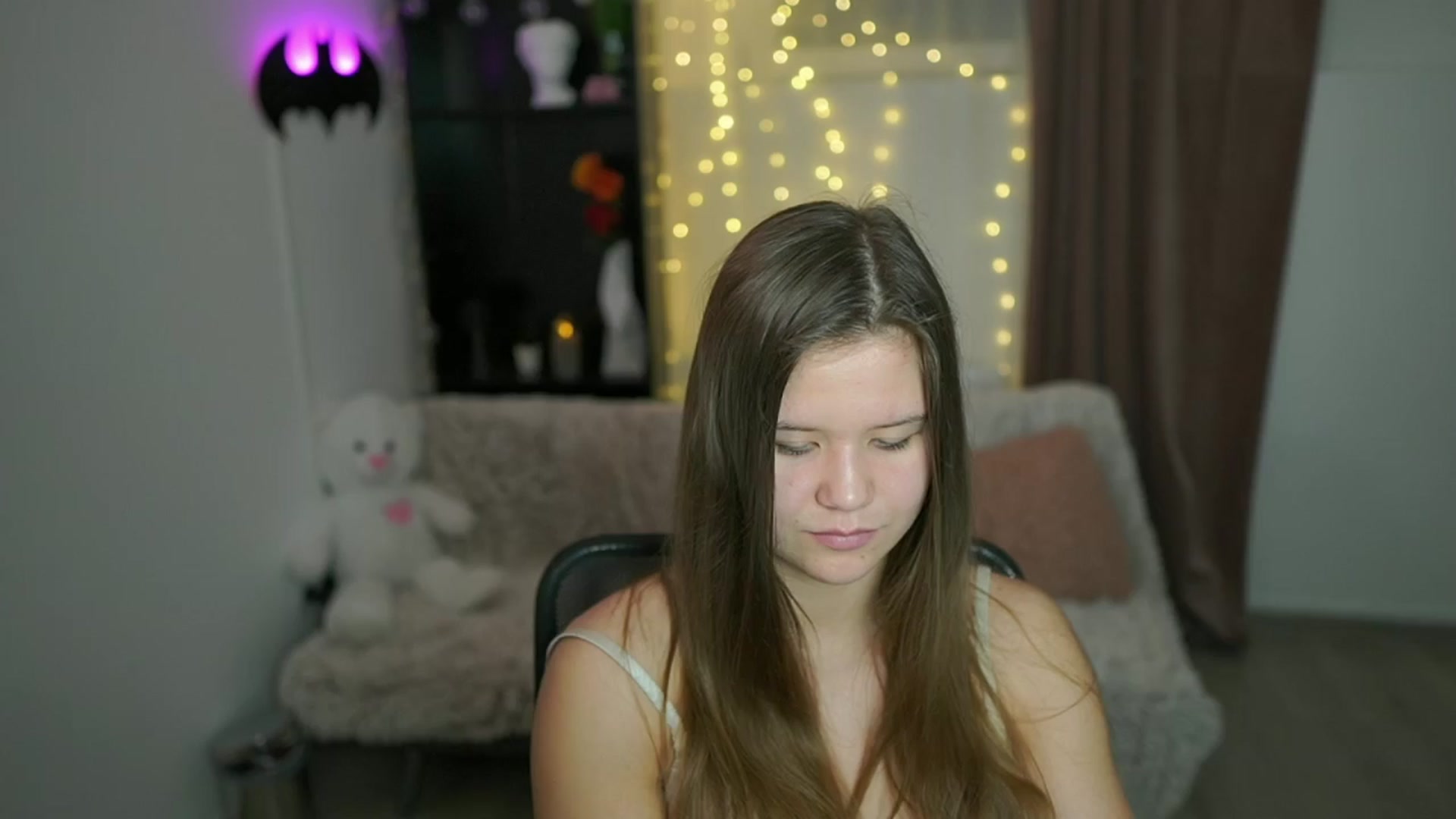 Gallery image thumbnail from Alaina__Fox's myfreecams stream on, 04/14/2024, 14:17 image 1 of 20
