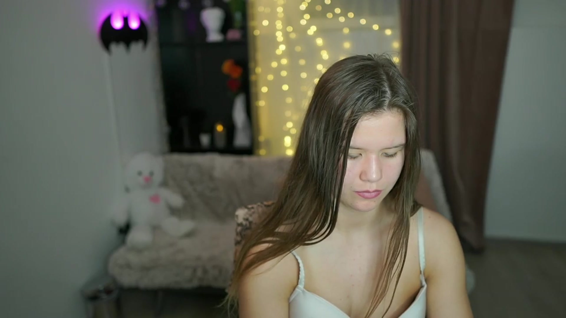 Gallery image thumbnail from Alaina__Fox's myfreecams stream on, 04/14/2024, 15:34 image 15 of 20