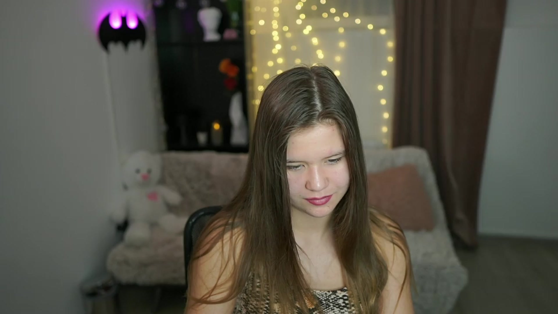 Gallery image thumbnail from Alaina__Fox's myfreecams stream on, 04/14/2024, 15:34 image 1 of 20