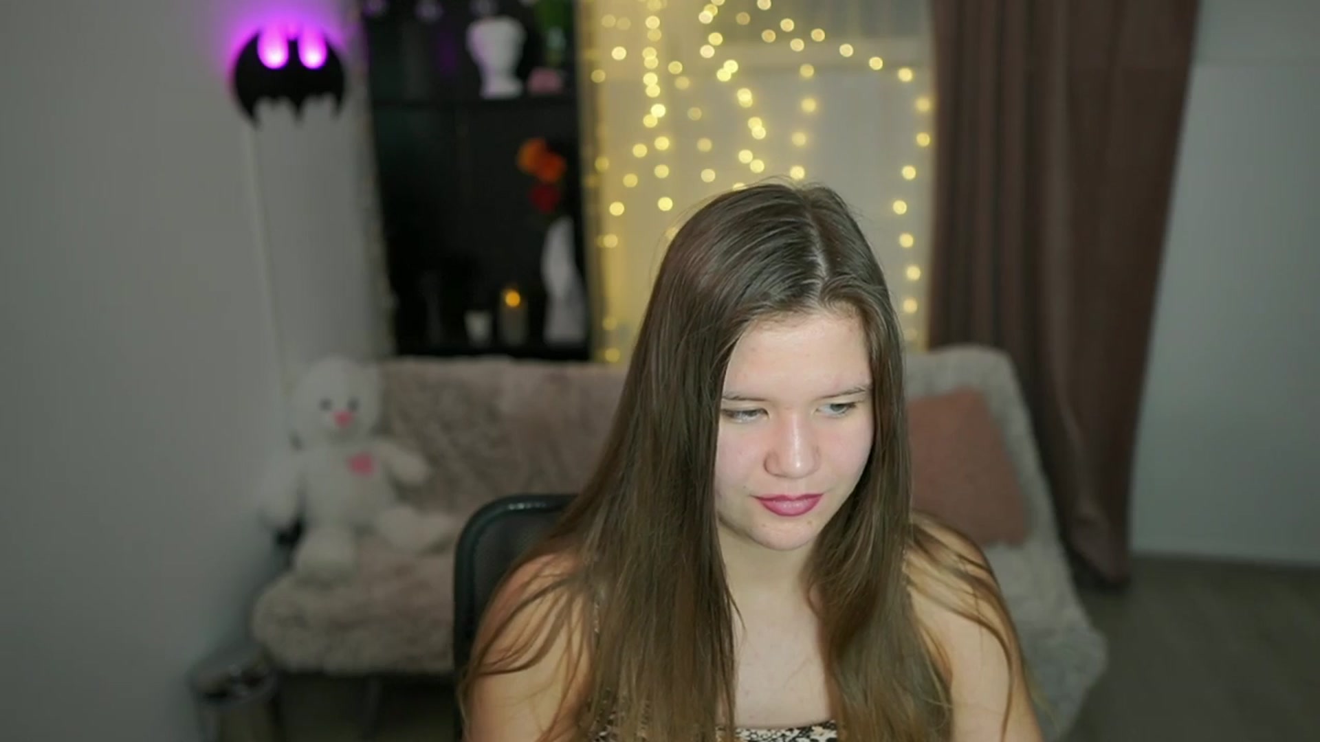 Gallery image thumbnail from Alaina__Fox's myfreecams stream on, 04/14/2024, 15:34 image 2 of 20