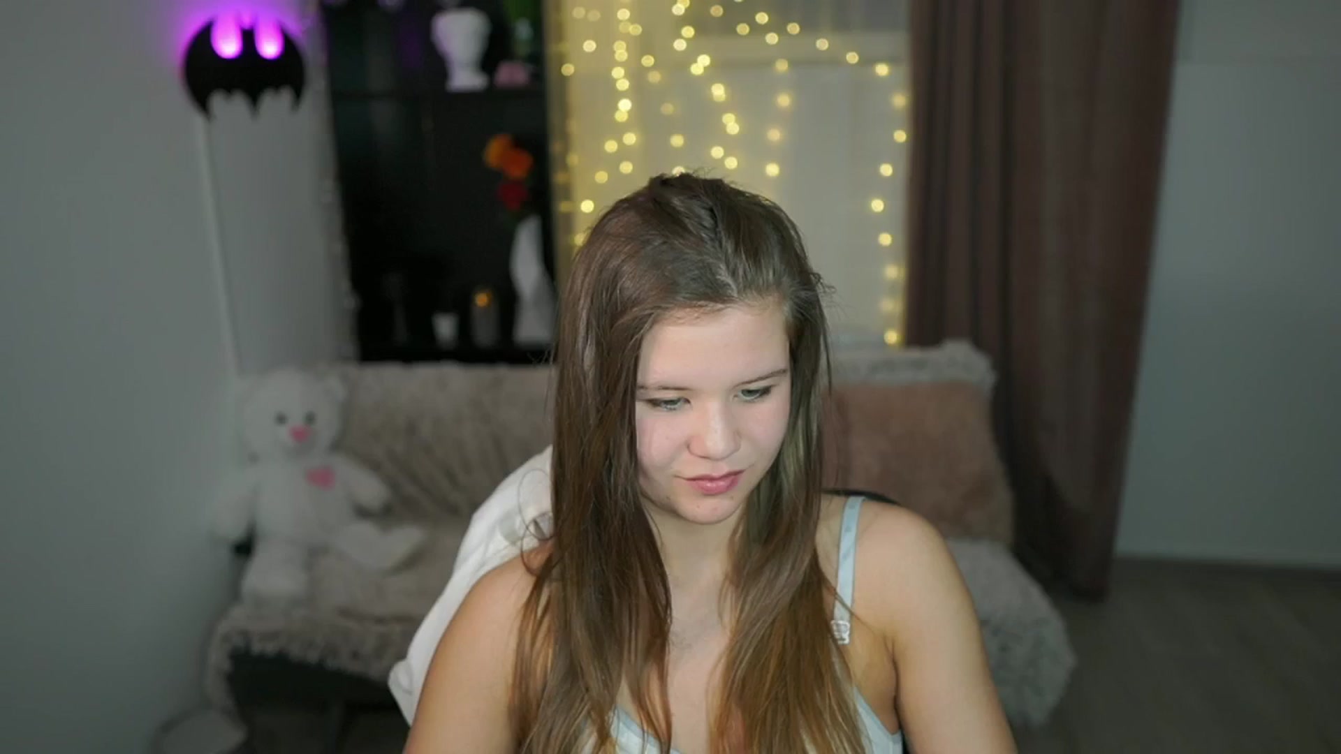 Gallery image thumbnail from Alaina__Fox's myfreecams stream on, 04/25/2024, 20:42 image 13 of 20