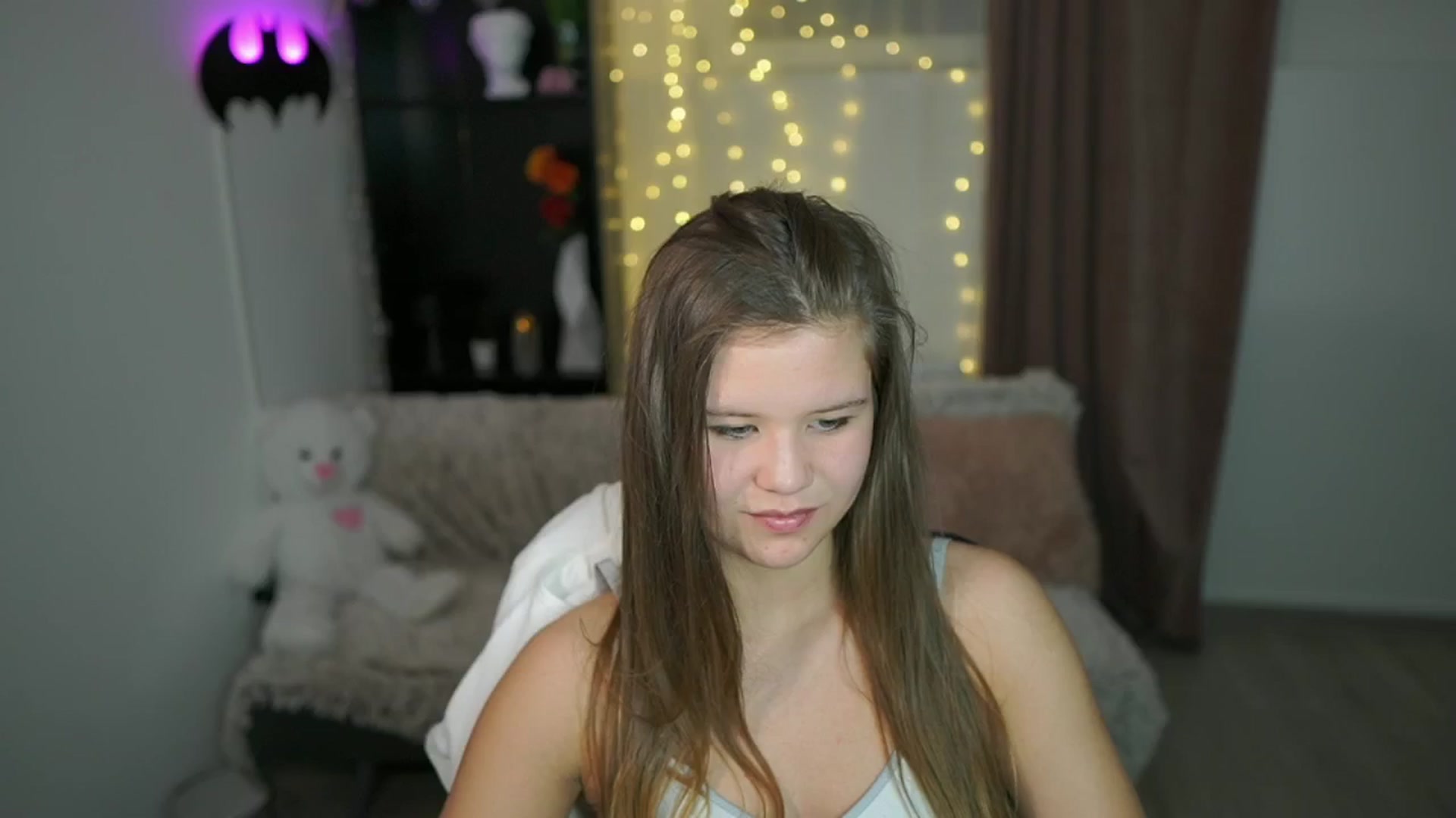 Gallery image thumbnail from Alaina__Fox's myfreecams stream on, 04/25/2024, 20:42 image 20 of 20