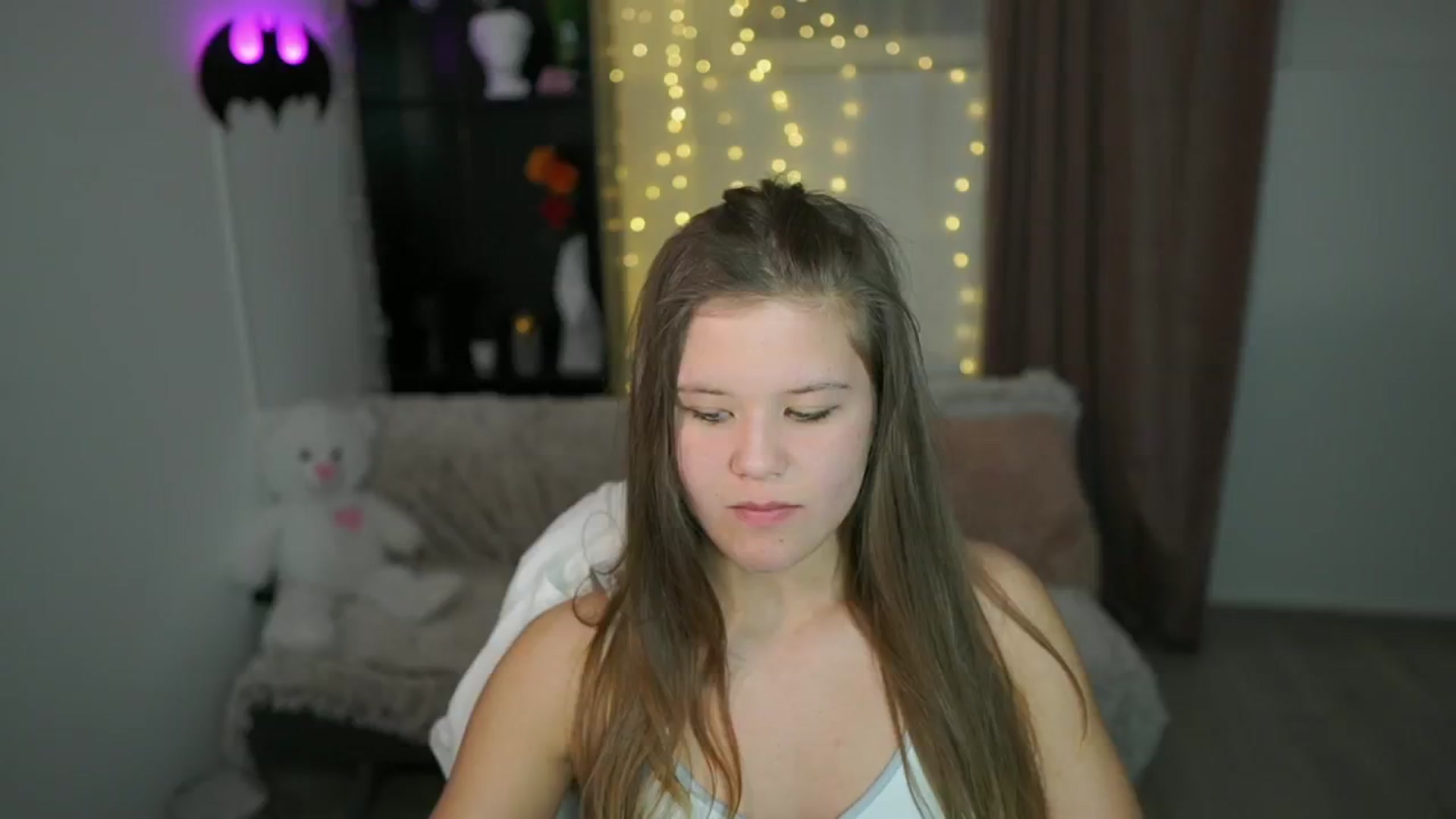 Gallery image thumbnail from Alaina__Fox's myfreecams stream on, 04/25/2024, 20:42 image 15 of 20