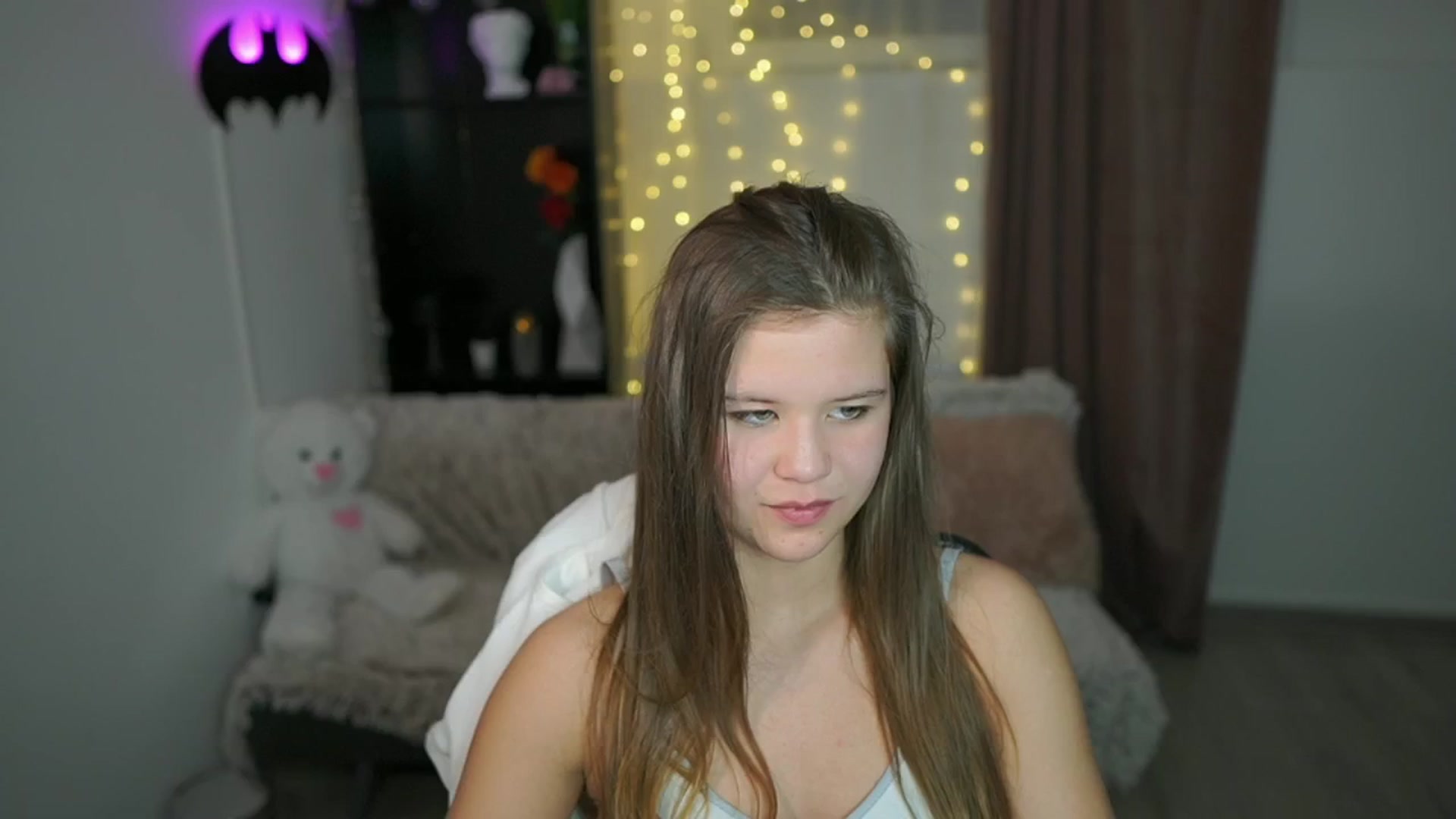 Gallery image thumbnail from Alaina__Fox's myfreecams stream on, 04/25/2024, 20:42 image 18 of 20