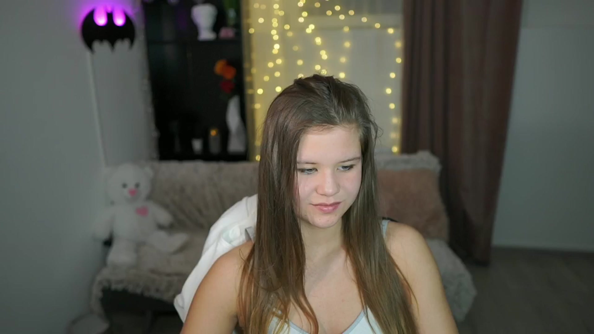 Gallery image thumbnail from Alaina__Fox's myfreecams stream on, 04/25/2024, 20:42 image 19 of 20