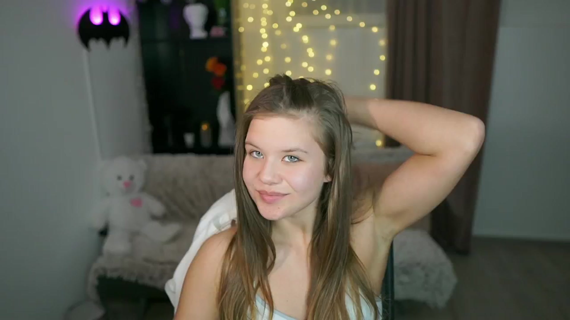 Gallery image thumbnail from Alaina__Fox's myfreecams stream on, 04/25/2024, 20:42 image 12 of 20