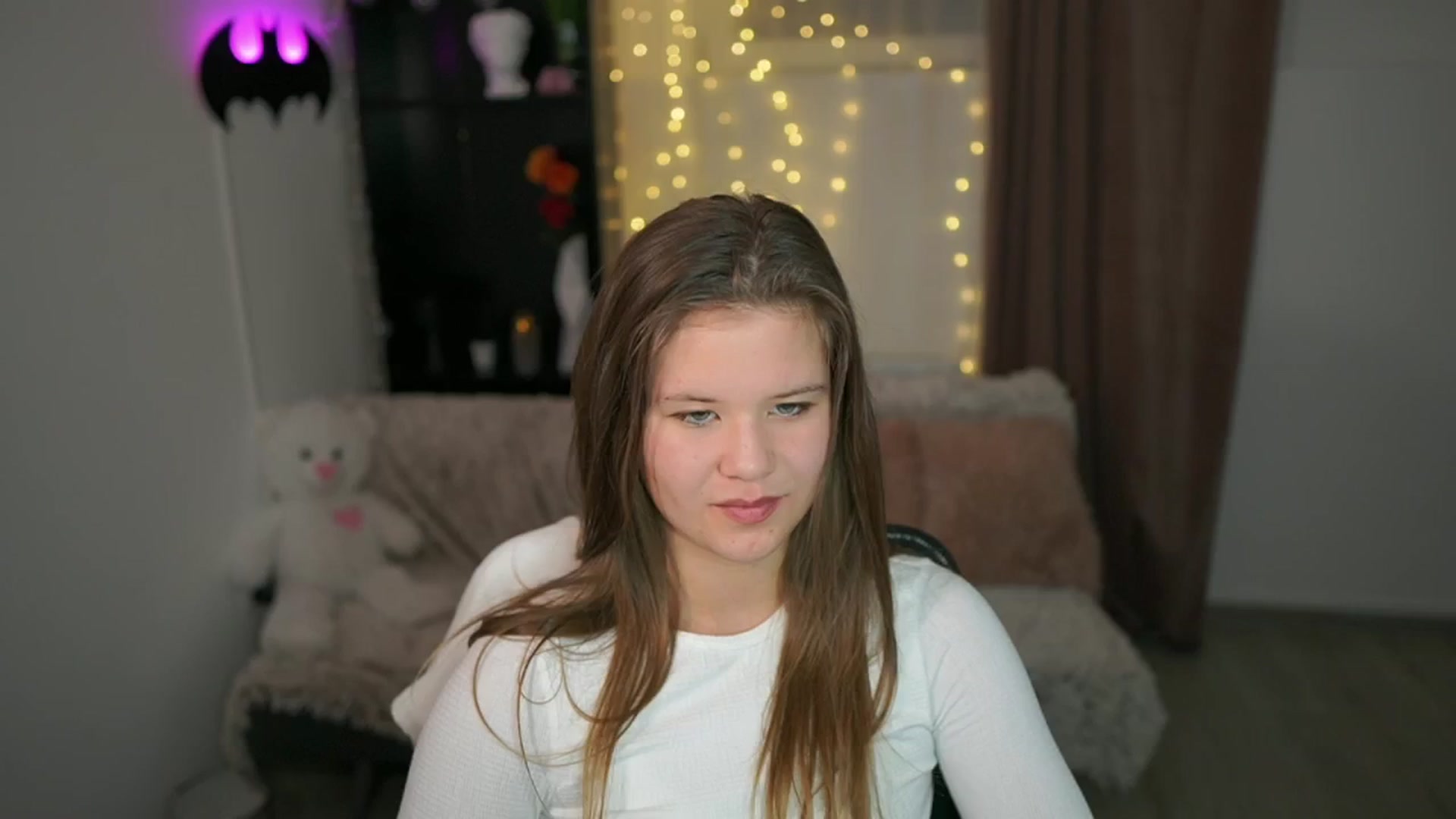 Gallery image thumbnail from Alaina__Fox's myfreecams stream on, 04/25/2024, 23:06 image 1 of 20