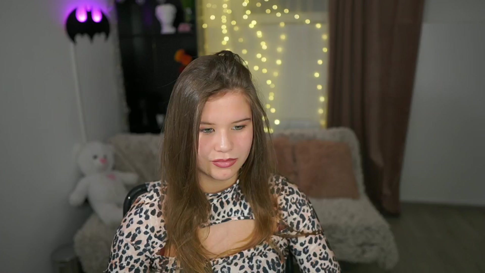 Gallery image thumbnail from Alaina__Fox's myfreecams stream on, 04/26/2024, 20:01 image 6 of 20