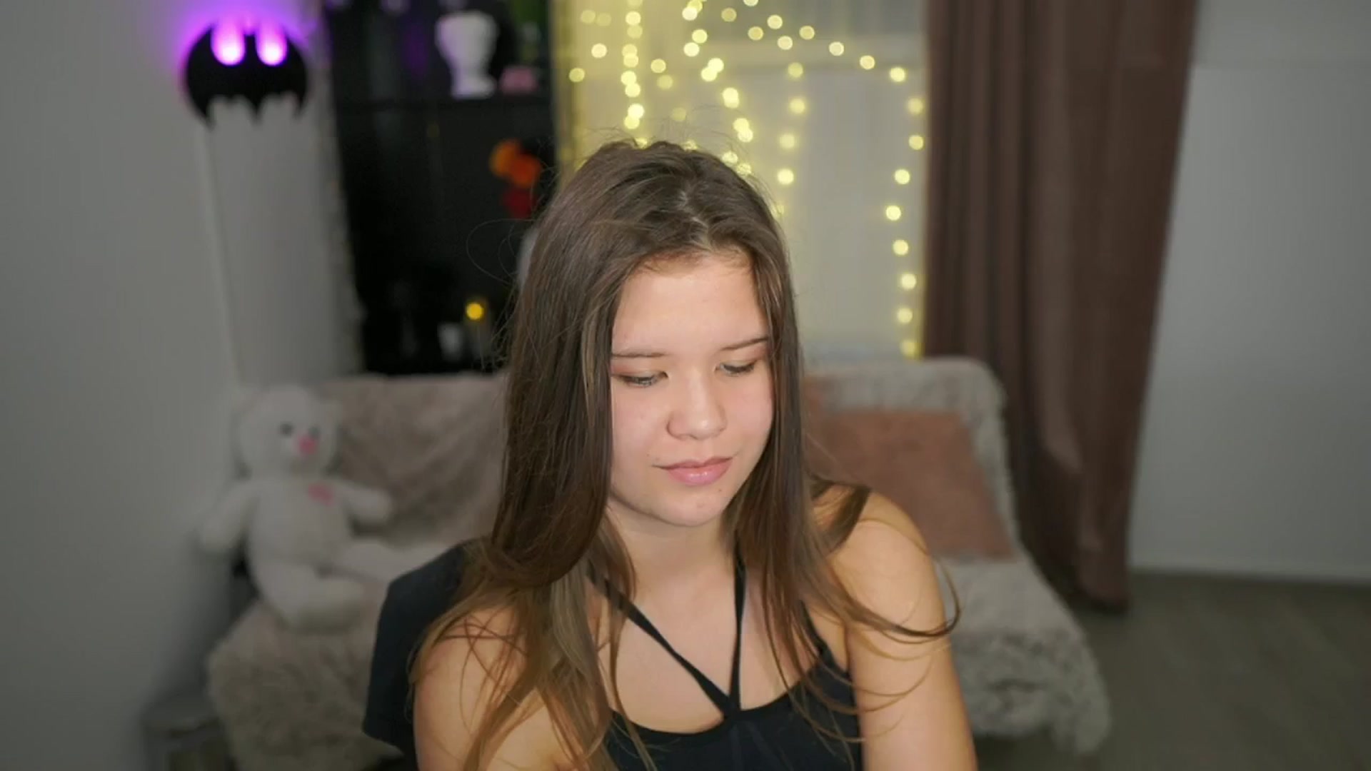 Gallery image thumbnail from Alaina__Fox's myfreecams stream on, 04/27/2024, 10:42 image 18 of 20