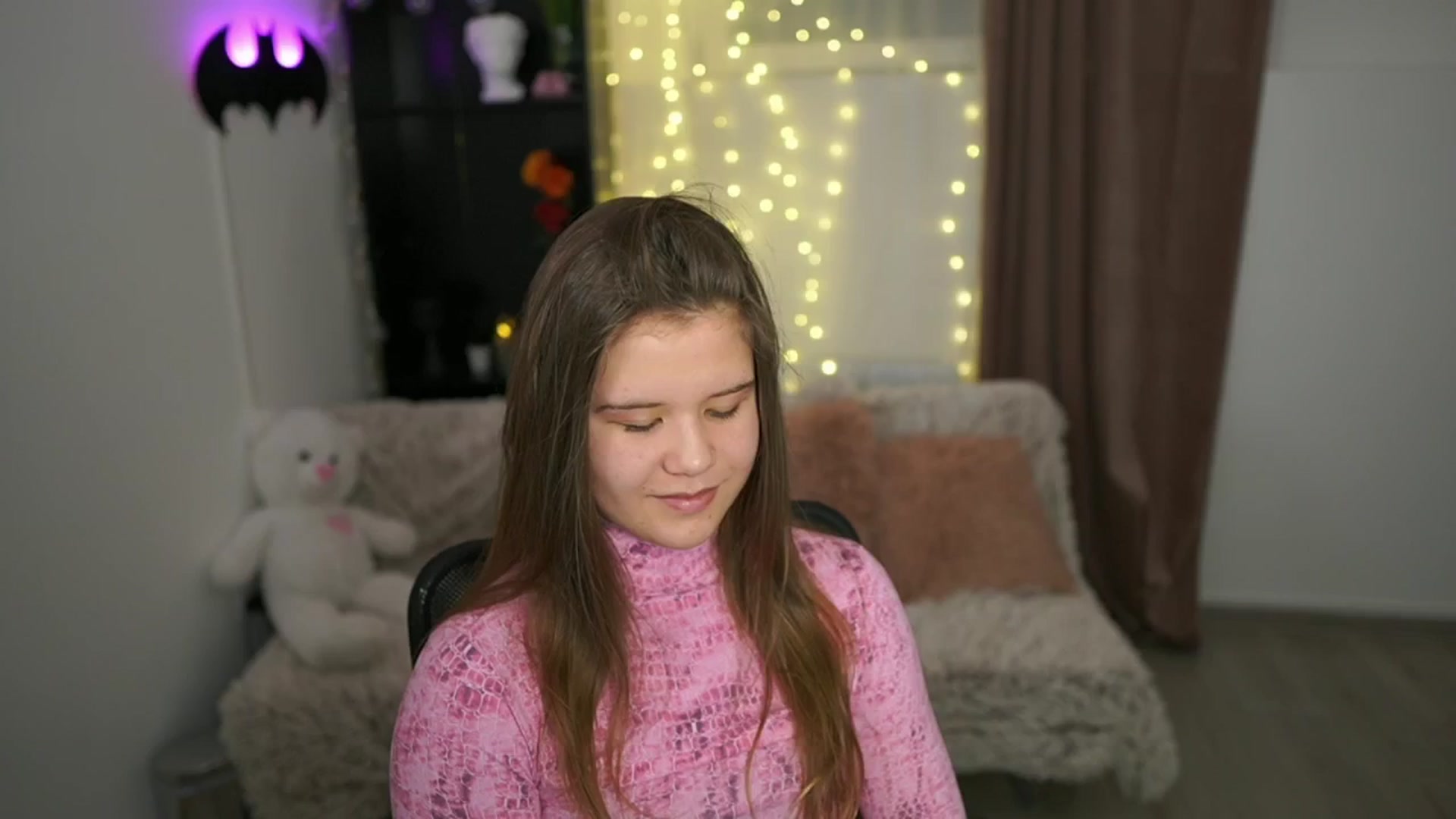 Gallery image thumbnail from Alaina__Fox's myfreecams stream on, 04/27/2024, 10:42 image 9 of 20