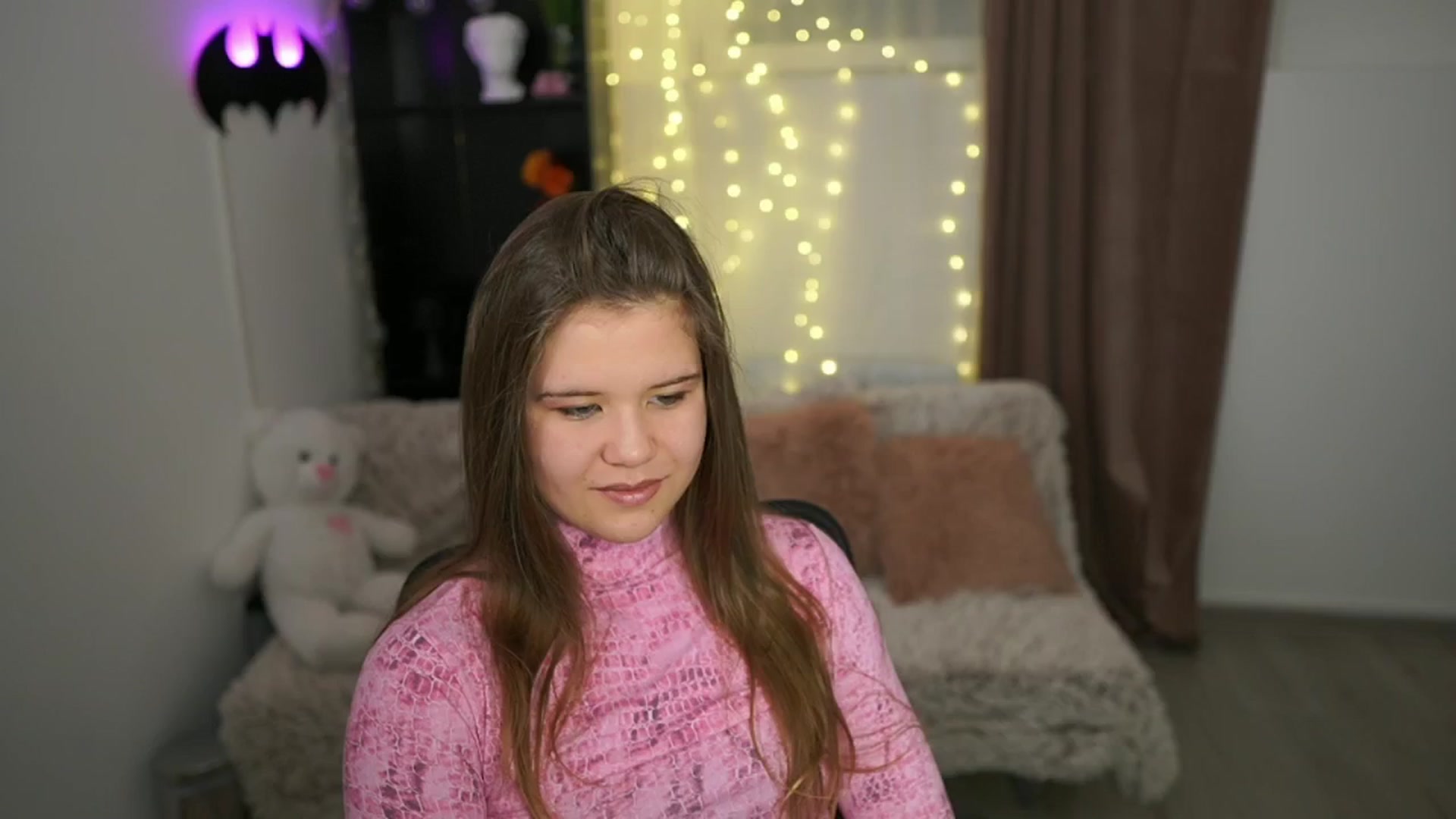 Gallery image thumbnail from Alaina__Fox's myfreecams stream on, 04/27/2024, 10:42 image 7 of 20