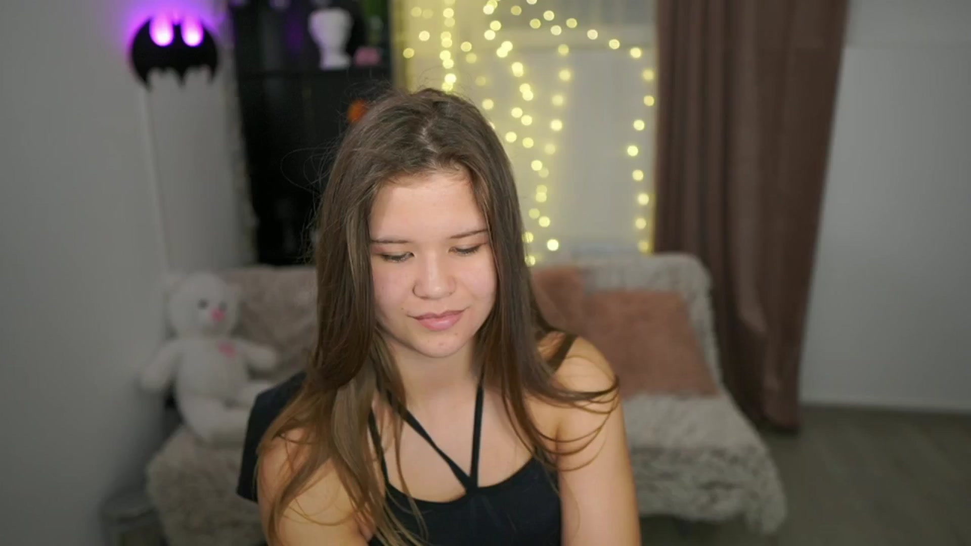 Gallery image thumbnail from Alaina__Fox's myfreecams stream on, 04/27/2024, 10:42 image 16 of 20