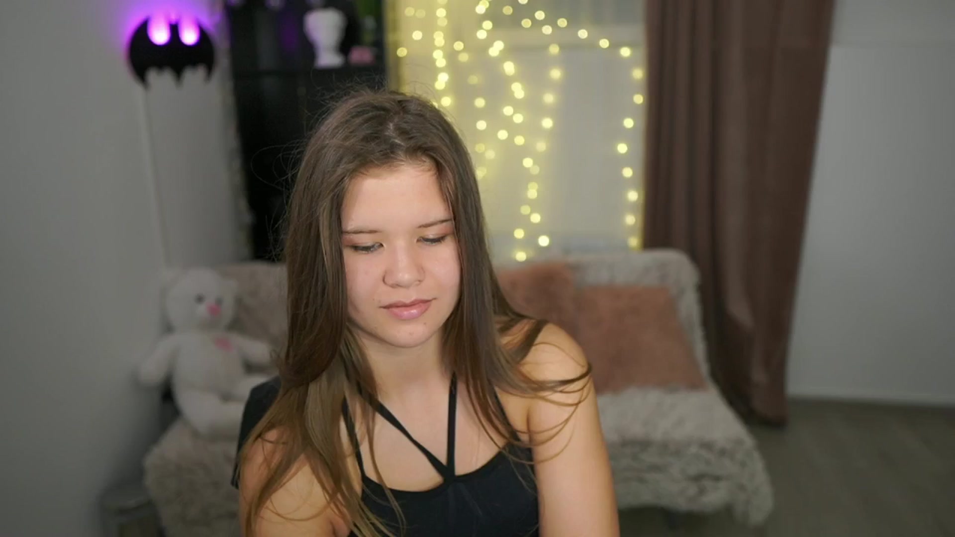 Gallery image thumbnail from Alaina__Fox's myfreecams stream on, 04/27/2024, 10:42 image 17 of 20