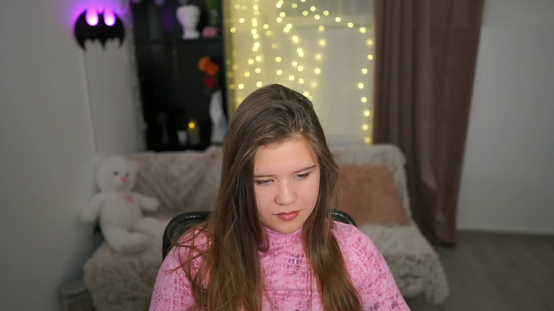 Gallery image thumbnail from Alaina__Fox's myfreecams stream on, 04/27/2024, 11:29 image 3 of 20
