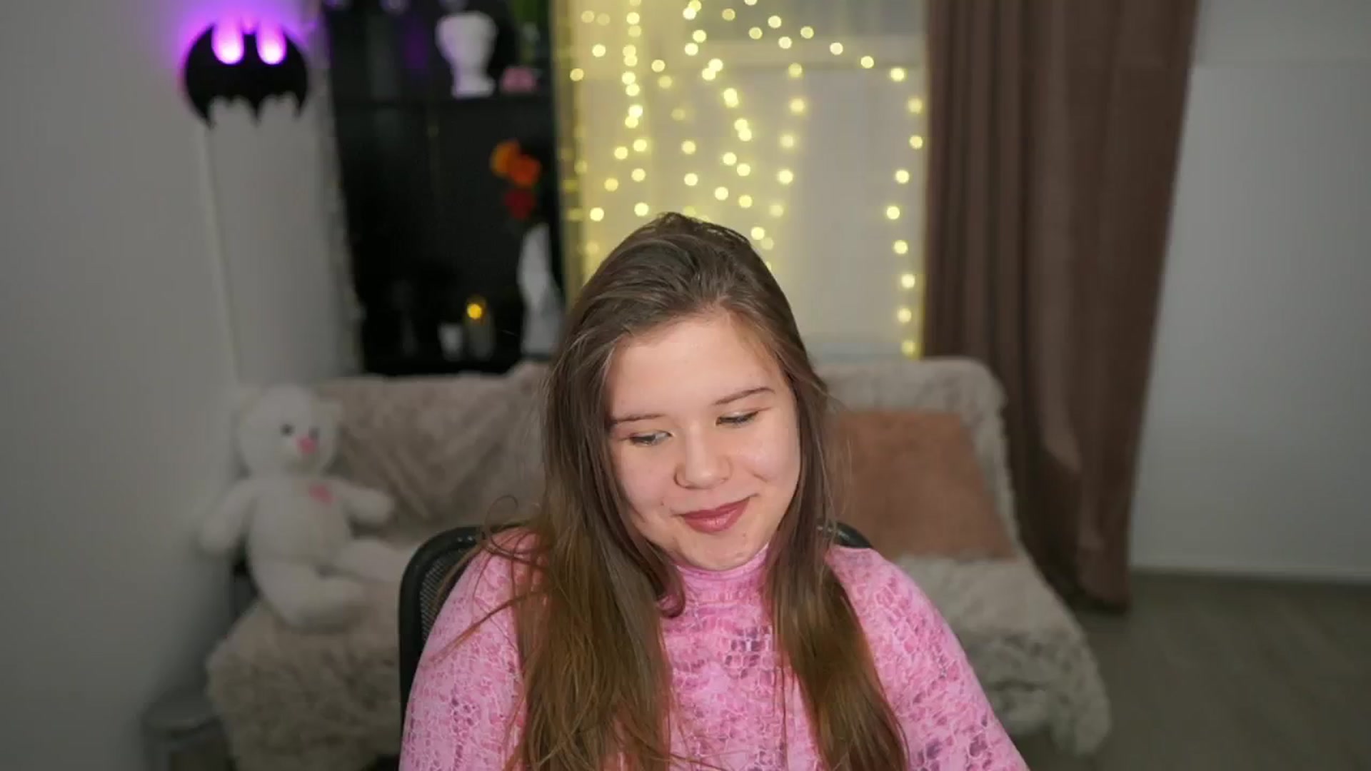 Gallery image thumbnail from Alaina__Fox's myfreecams stream on, 04/27/2024, 11:29 image 1 of 20