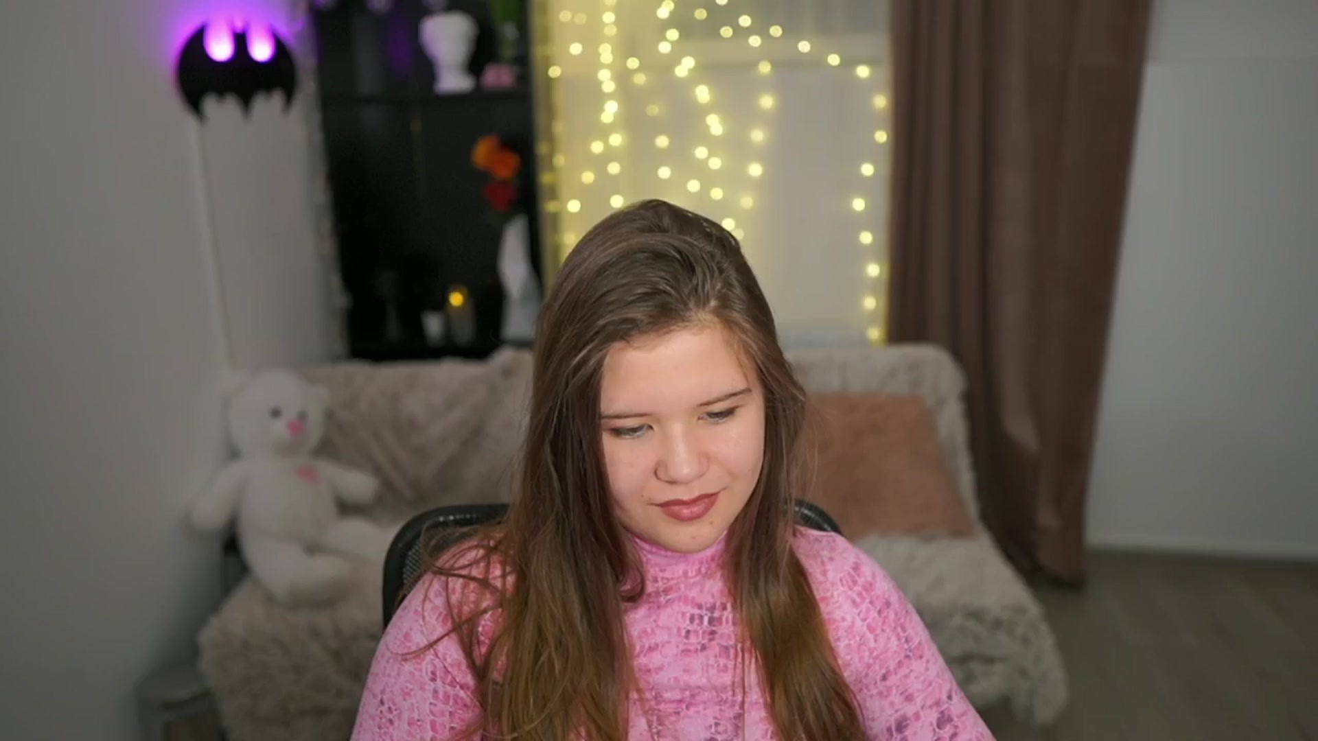 Gallery image thumbnail from Alaina__Fox's myfreecams stream on, 04/27/2024, 11:29 image 2 of 20