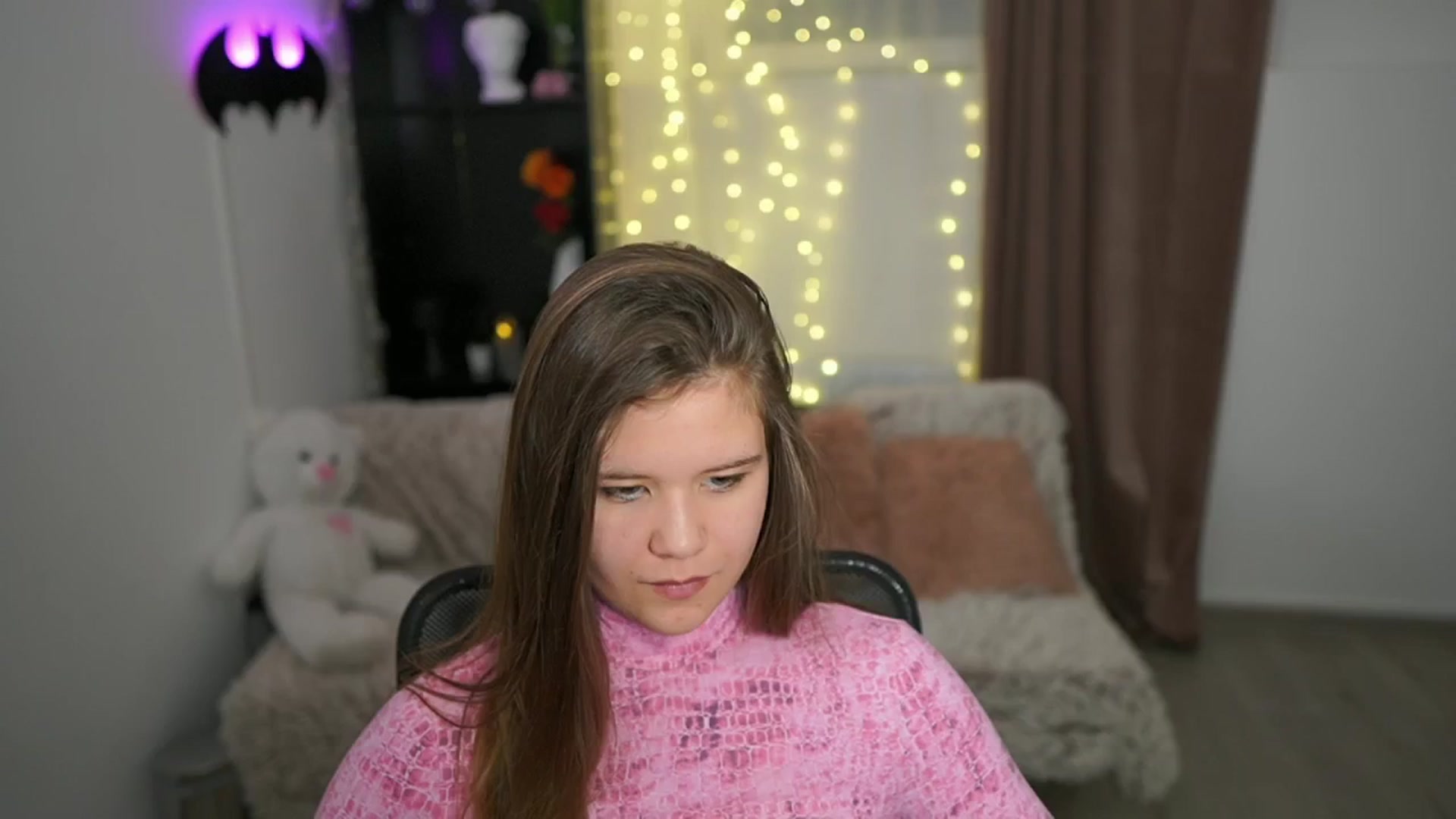 Gallery image thumbnail from Alaina__Fox's myfreecams stream on, 04/27/2024, 12:43 image 6 of 20
