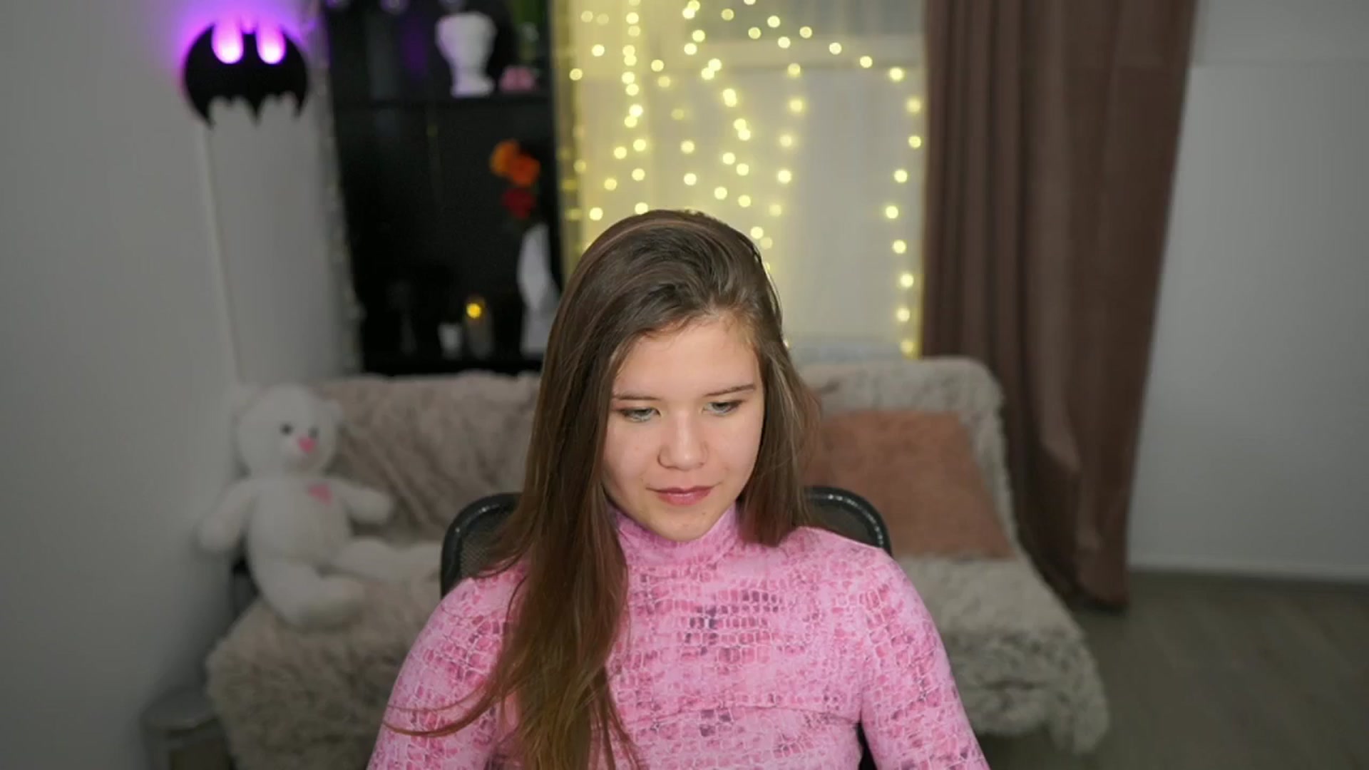 Gallery image thumbnail from Alaina__Fox's myfreecams stream on, 04/27/2024, 12:43 image 3 of 20