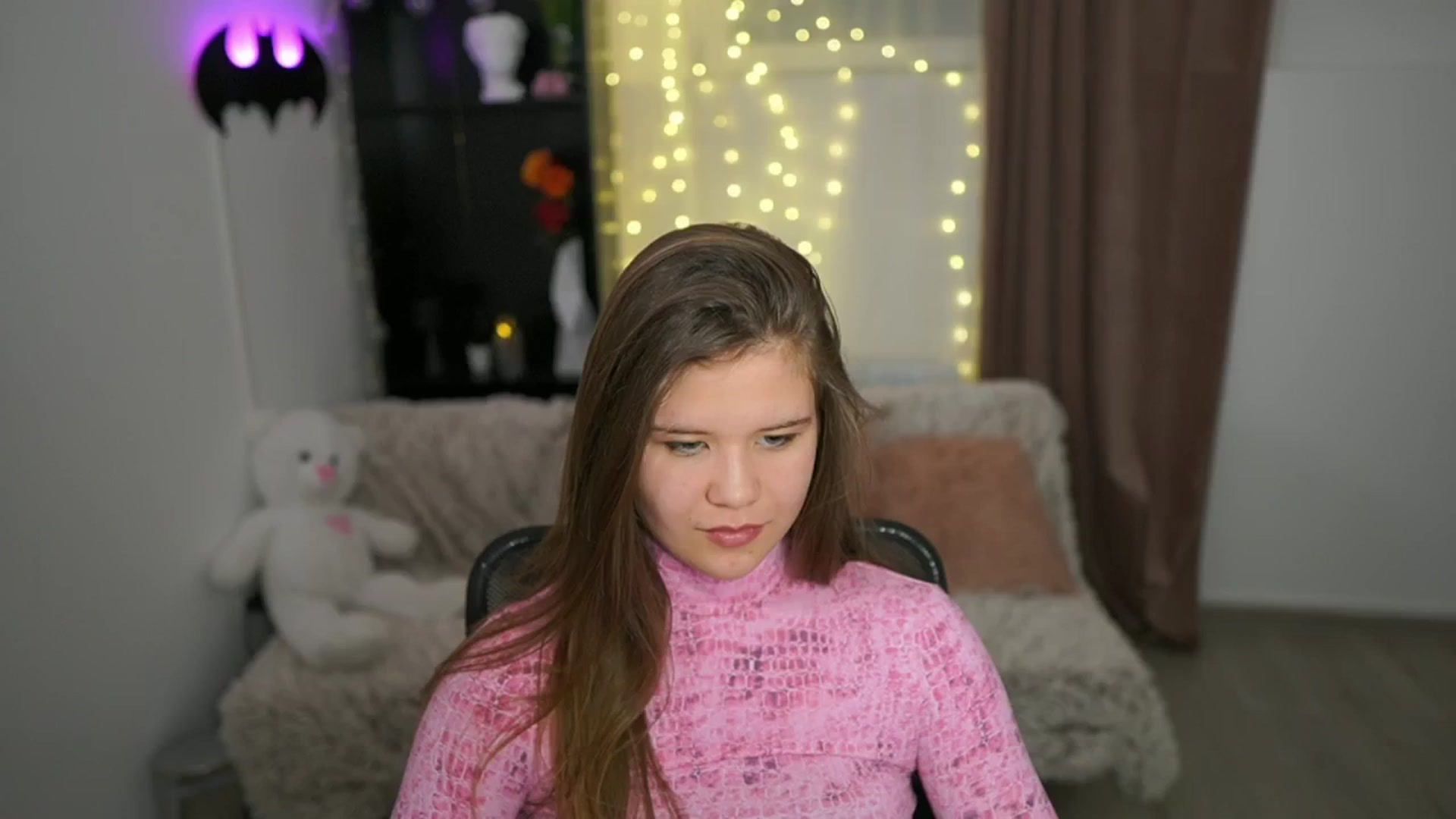 Gallery image thumbnail from Alaina__Fox's myfreecams stream on, 04/27/2024, 12:43 image 1 of 20