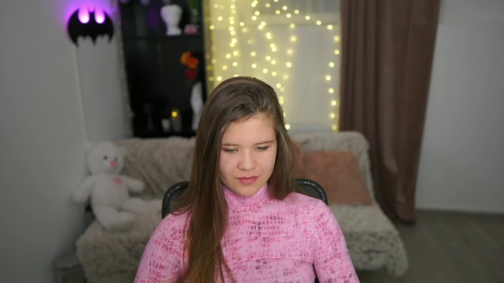 Gallery image thumbnail from Alaina__Fox's myfreecams stream on, 04/27/2024, 12:43 image 4 of 20
