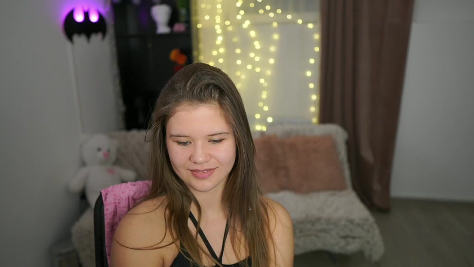 Gallery image thumbnail from Alaina__Fox's myfreecams stream on, 04/27/2024, 13:25 image 18 of 20