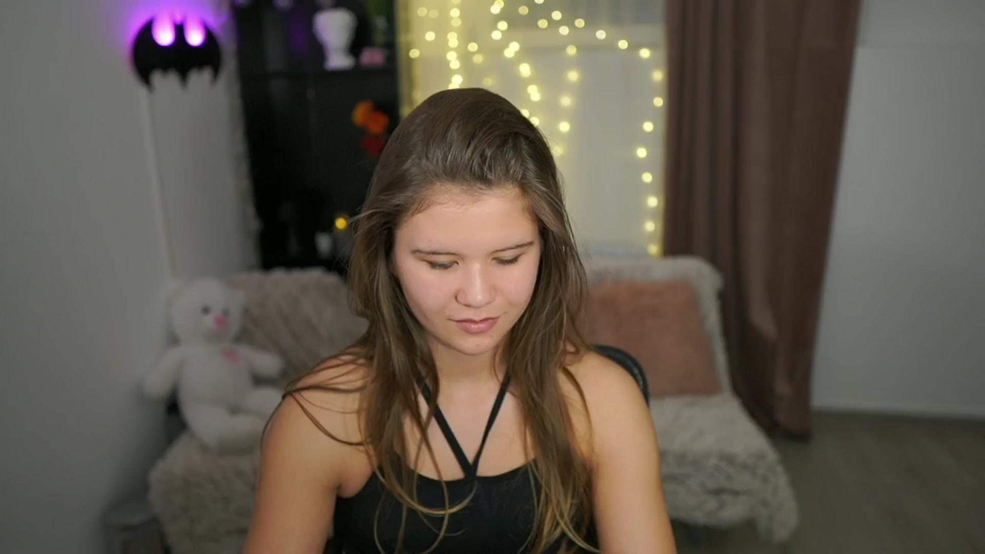 Gallery image thumbnail from Alaina__Fox's myfreecams stream on, 04/27/2024, 13:25 image 10 of 20