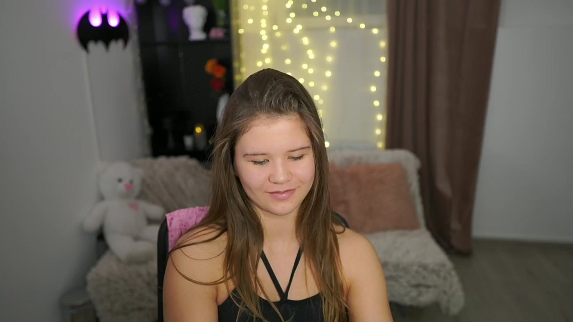 Gallery image thumbnail from Alaina__Fox's myfreecams stream on, 04/27/2024, 13:25 image 15 of 20