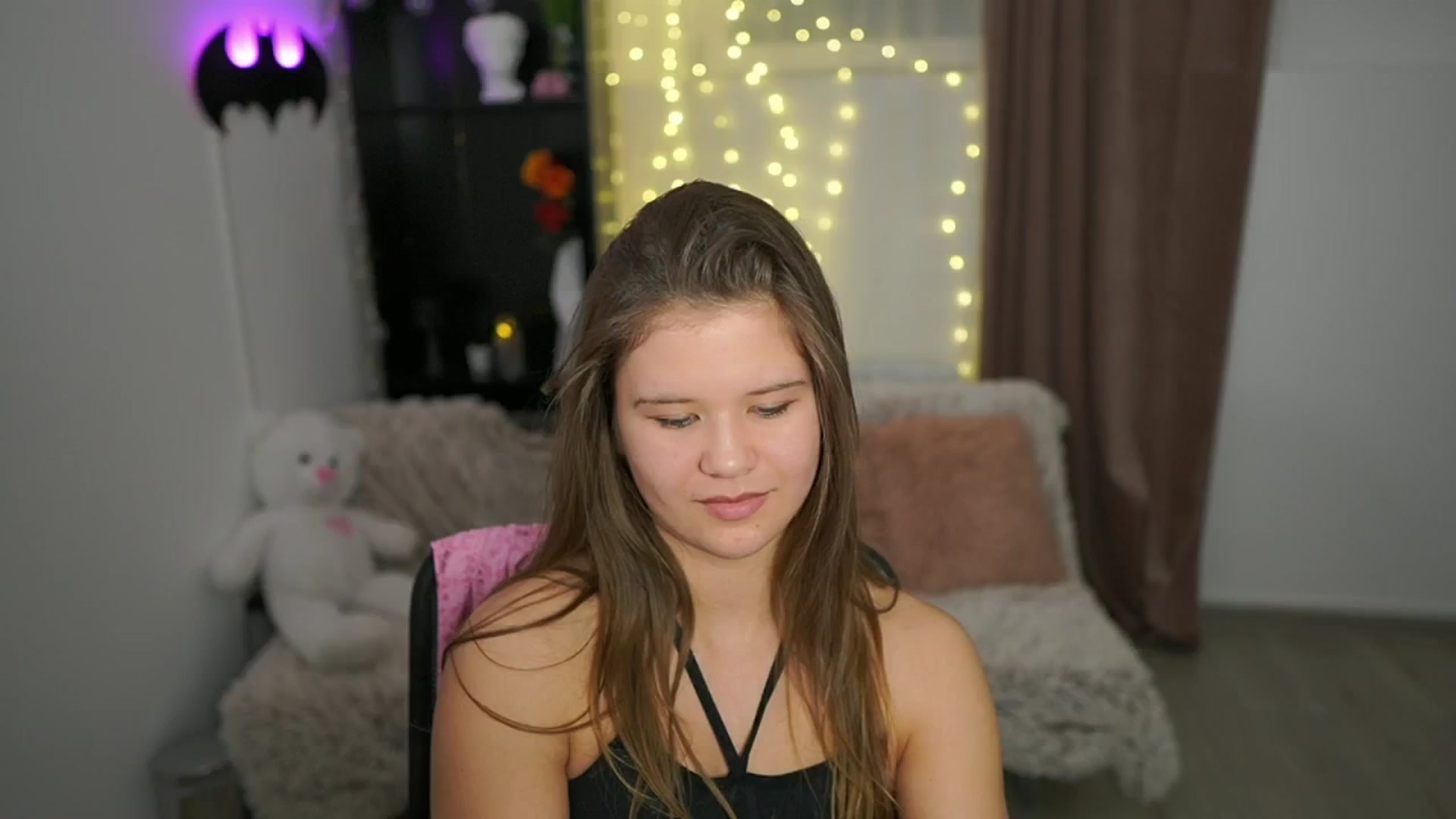 Gallery image thumbnail from Alaina__Fox's myfreecams stream on, 04/27/2024, 13:25 image 16 of 20