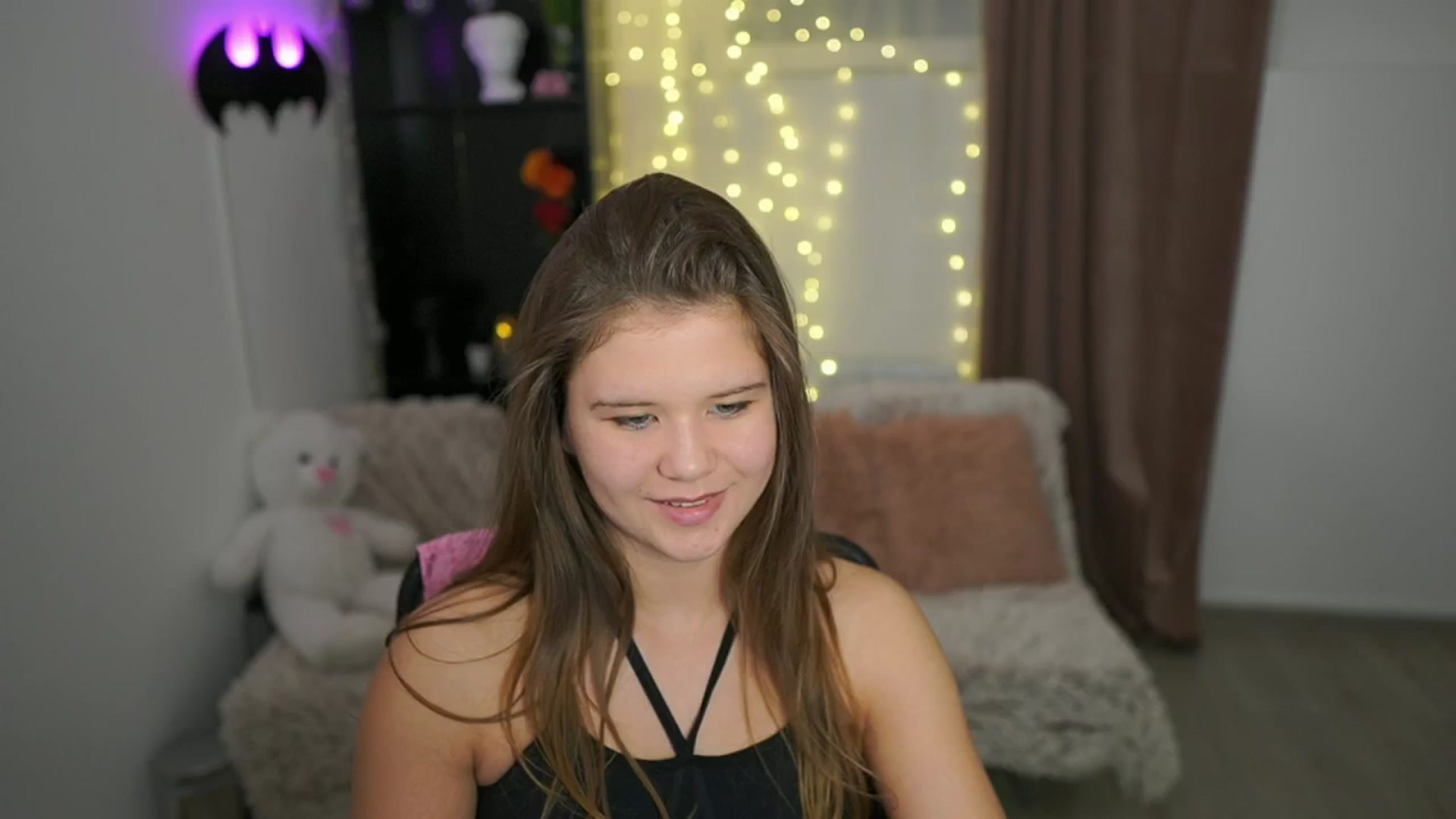 Gallery image thumbnail from Alaina__Fox's myfreecams stream on, 04/27/2024, 13:25 image 13 of 20