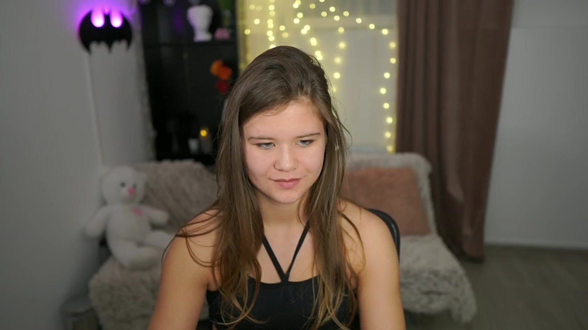 Gallery image thumbnail from Alaina__Fox's myfreecams stream on, 04/27/2024, 13:25 image 9 of 20