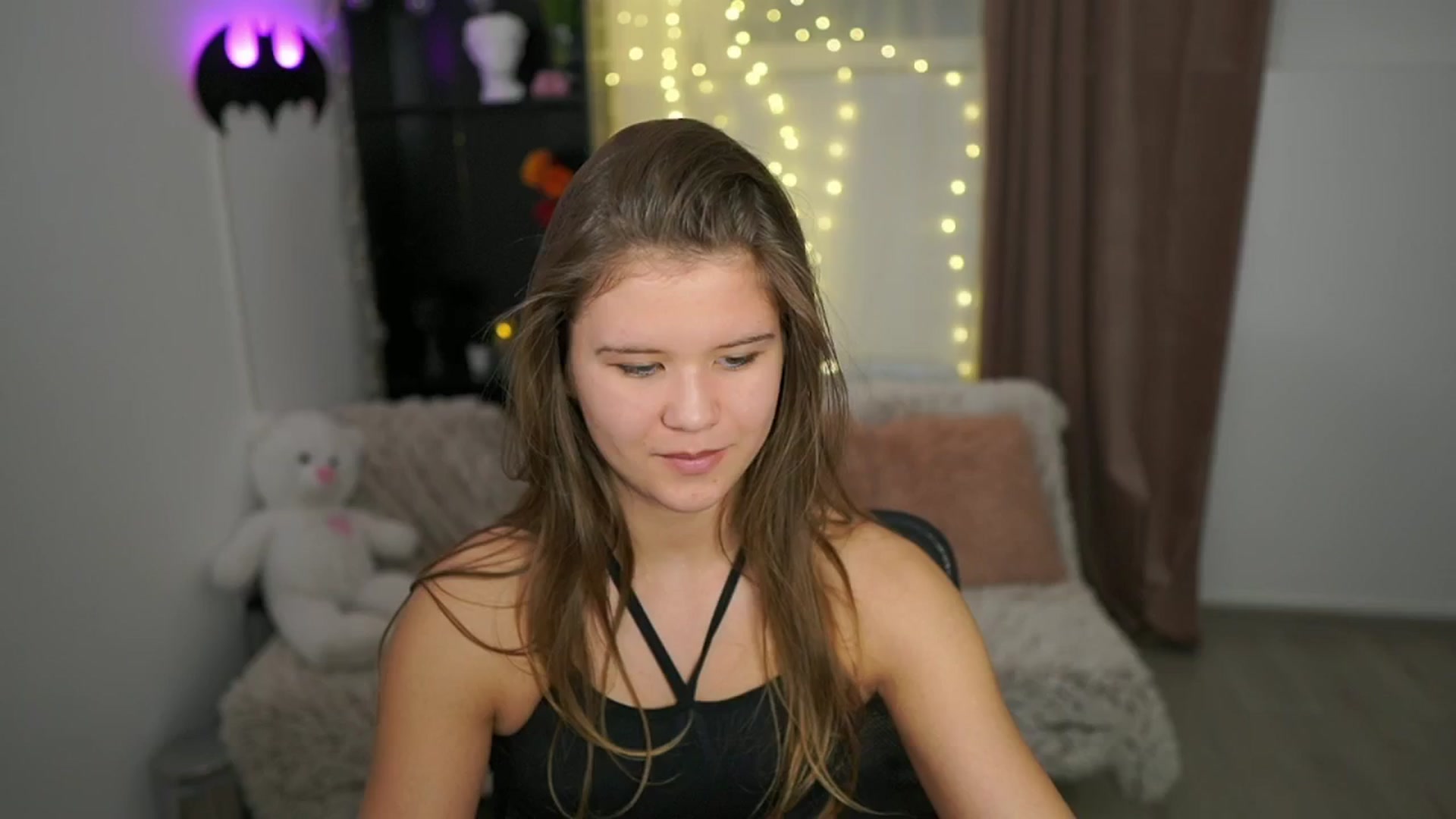 Gallery image thumbnail from Alaina__Fox's myfreecams stream on, 04/27/2024, 13:25 image 11 of 20