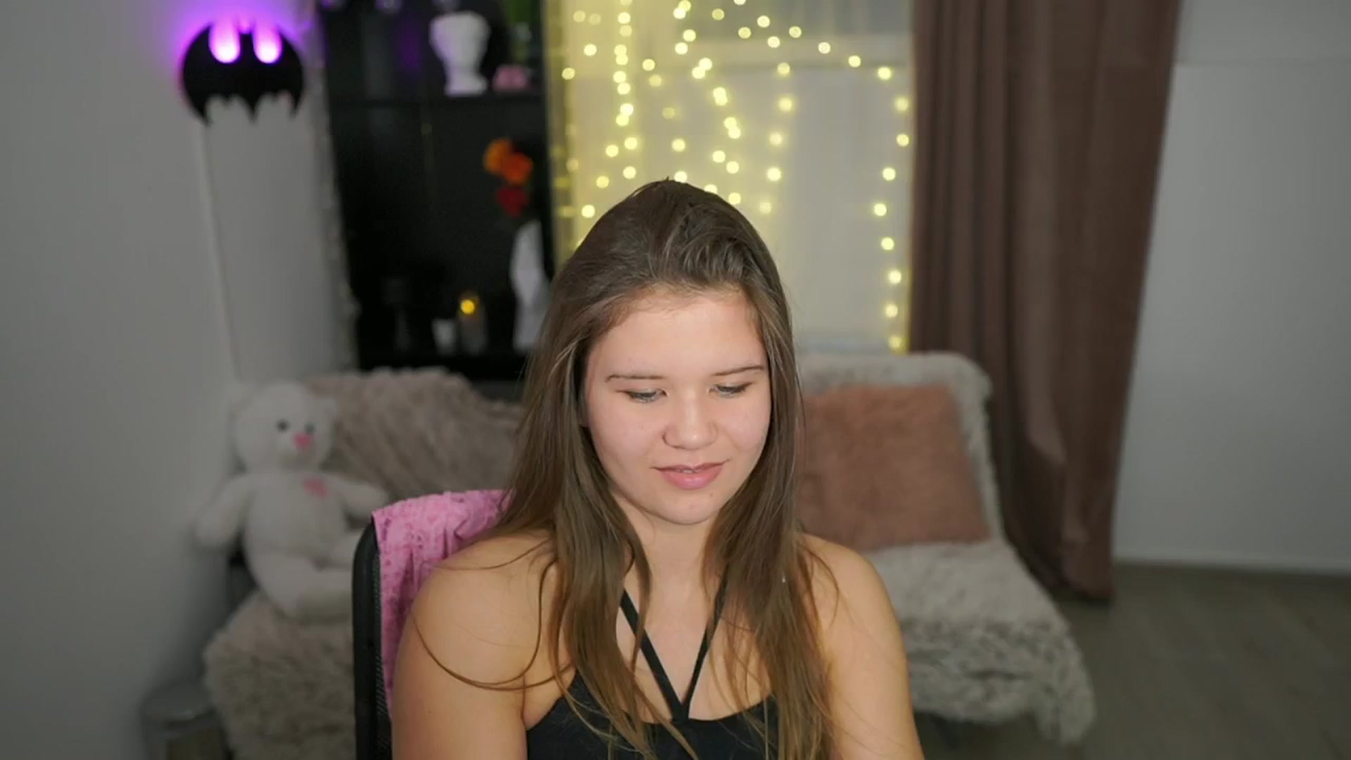 Gallery image thumbnail from Alaina__Fox's myfreecams stream on, 04/27/2024, 13:25 image 20 of 20