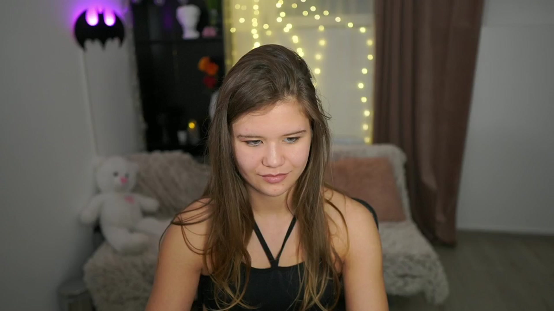 Gallery image thumbnail from Alaina__Fox's myfreecams stream on, 04/27/2024, 13:25 image 8 of 20