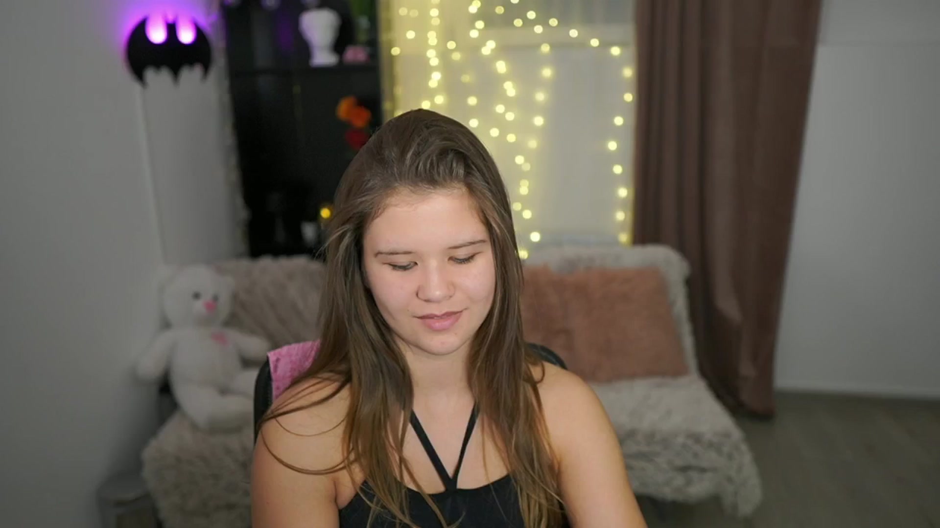 Gallery image thumbnail from Alaina__Fox's myfreecams stream on, 04/27/2024, 13:25 image 14 of 20