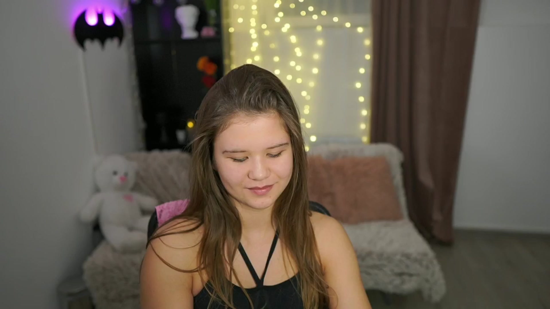 Gallery image thumbnail from Alaina__Fox's myfreecams stream on, 04/27/2024, 13:25 image 12 of 20