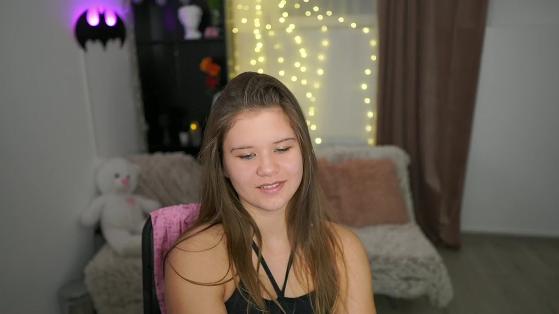 Gallery image thumbnail from Alaina__Fox's myfreecams stream on, 04/27/2024, 13:25 image 17 of 20