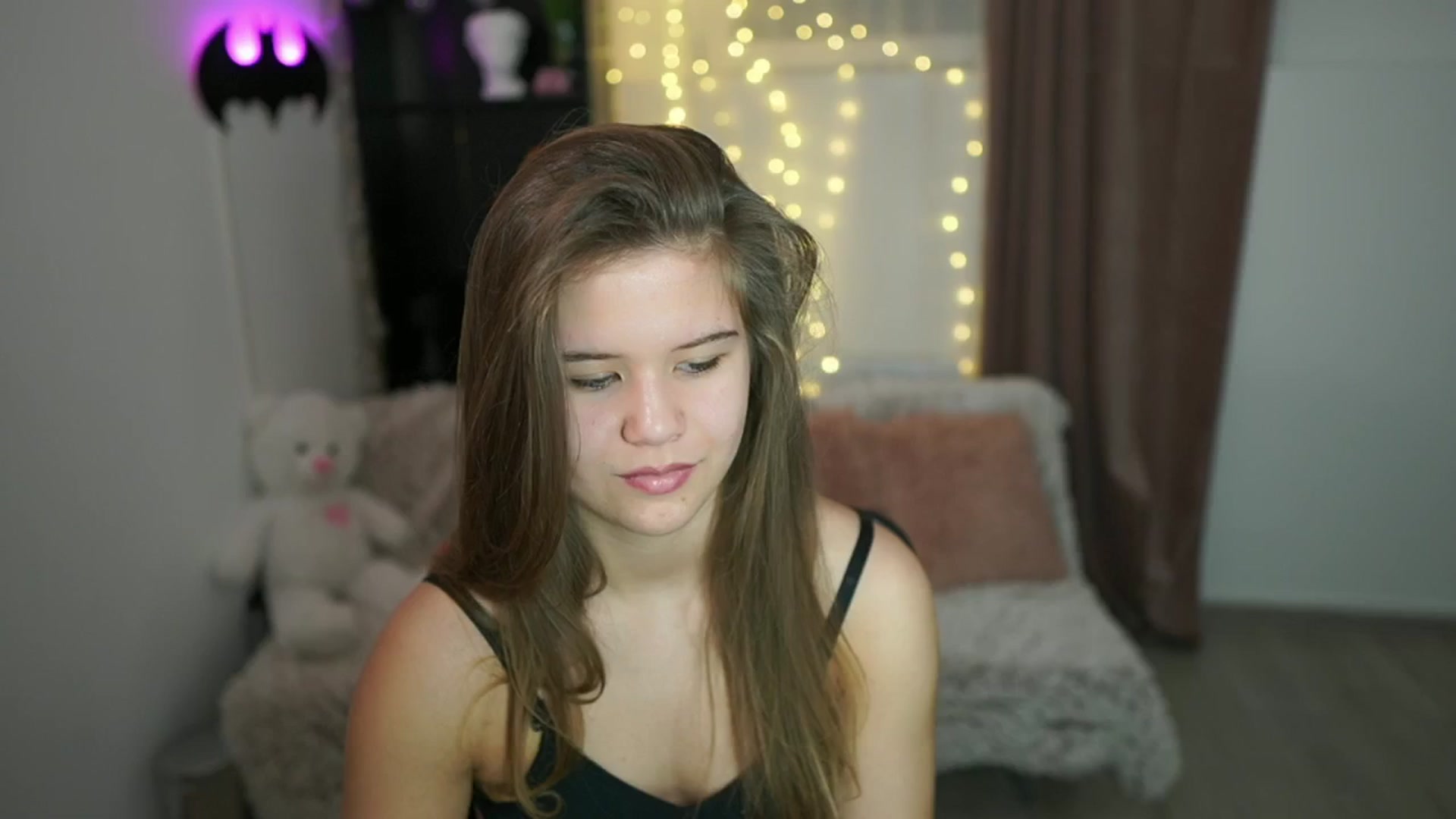 Gallery image thumbnail from Alaina__Fox's myfreecams stream on, 04/28/2024, 15:52 image 4 of 20