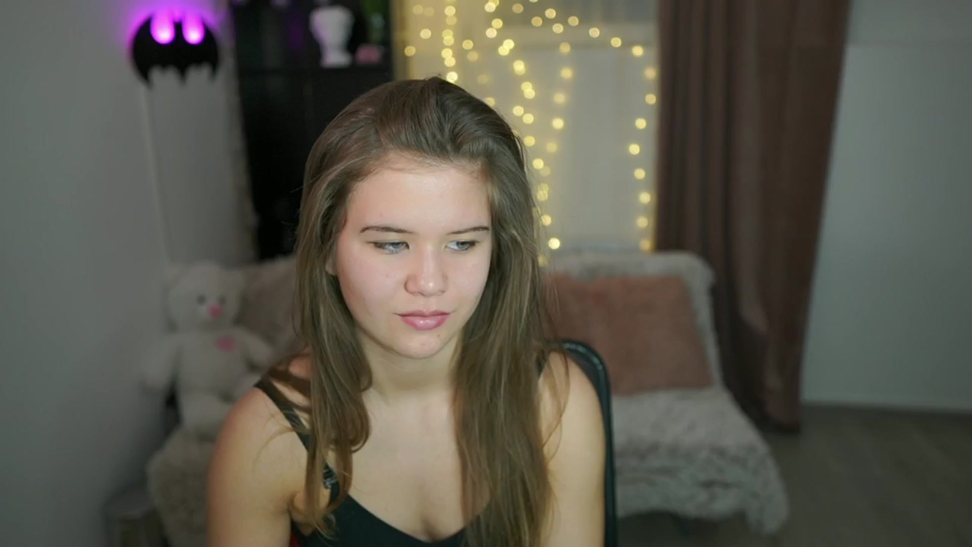 Gallery image thumbnail from Alaina__Fox's myfreecams stream on, 04/28/2024, 15:52 image 3 of 20