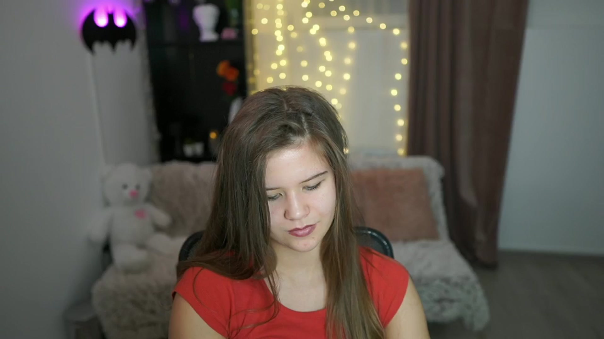 Gallery image thumbnail from Alaina__Fox's myfreecams stream on, 04/28/2024, 16:36 image 6 of 20