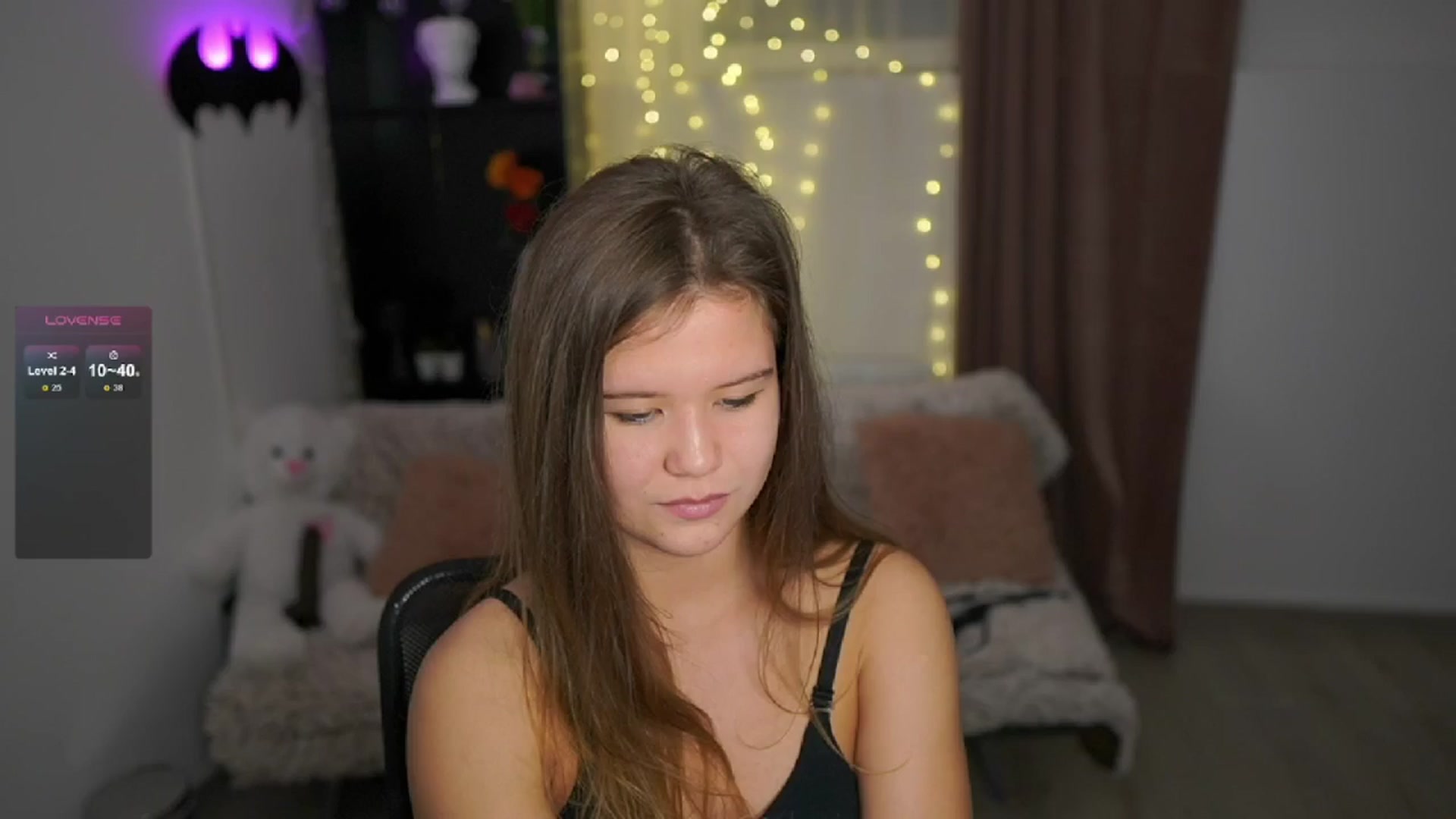 Gallery image thumbnail from Alaina__Fox's myfreecams stream on, 05/04/2024, 10:26 image 14 of 20