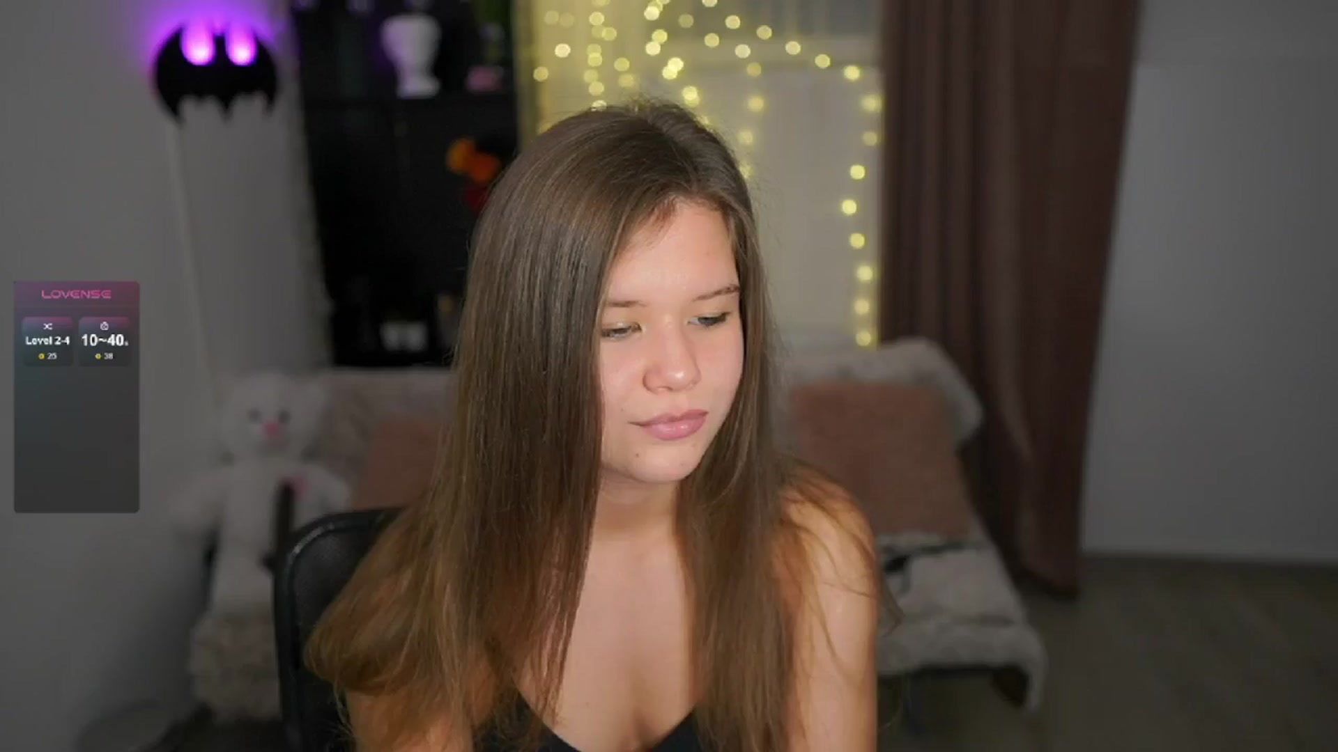 Gallery image thumbnail from Alaina__Fox's myfreecams stream on, 05/04/2024, 10:26 image 15 of 20