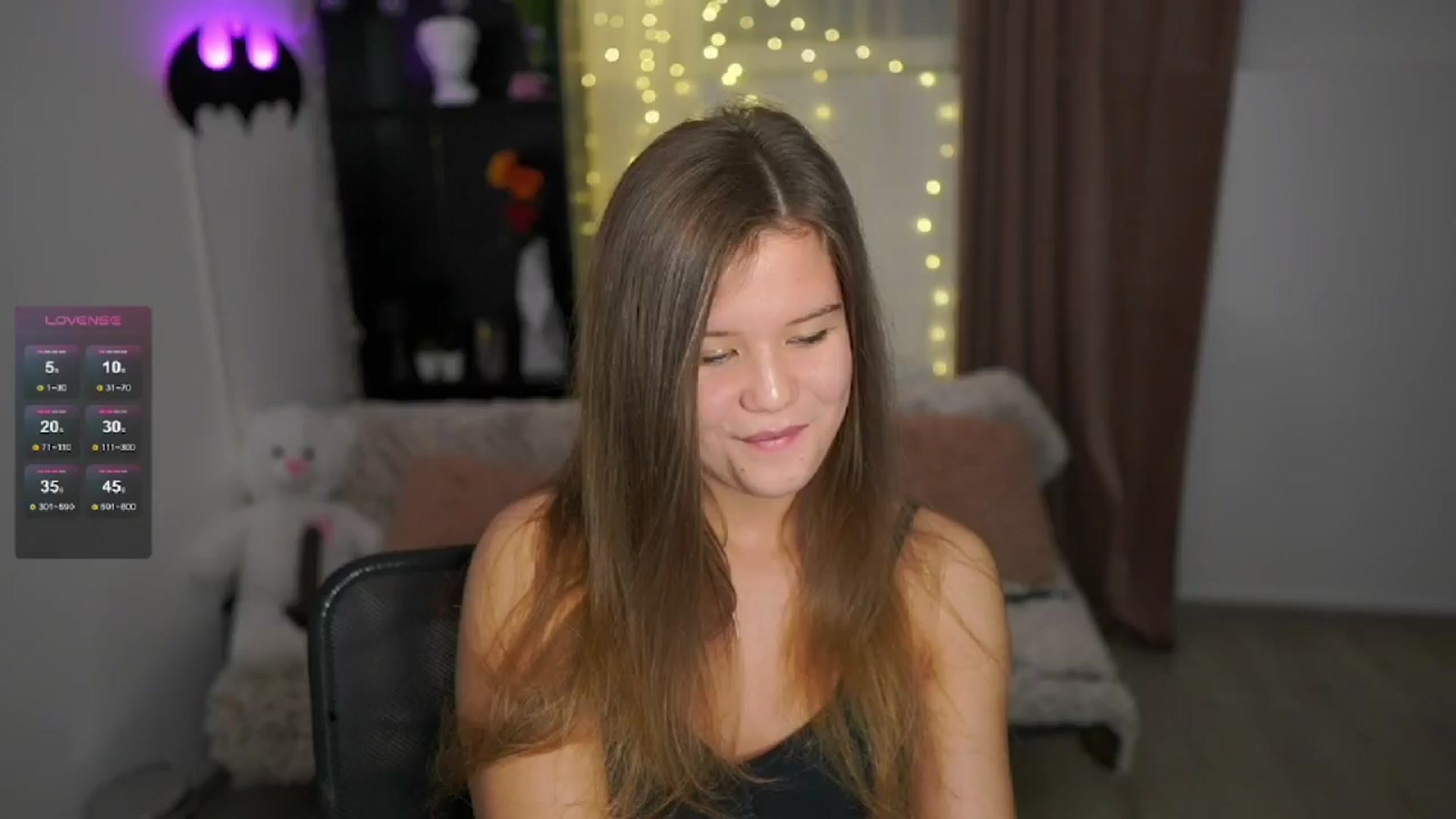 Gallery image thumbnail from Alaina__Fox's myfreecams stream on, 05/04/2024, 10:26 image 16 of 20