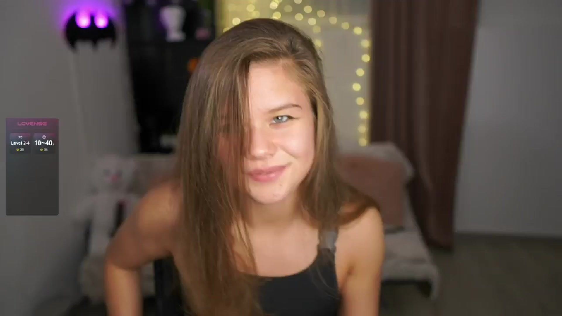 Gallery image thumbnail from Alaina__Fox's myfreecams stream on, 05/04/2024, 10:26 image 5 of 20
