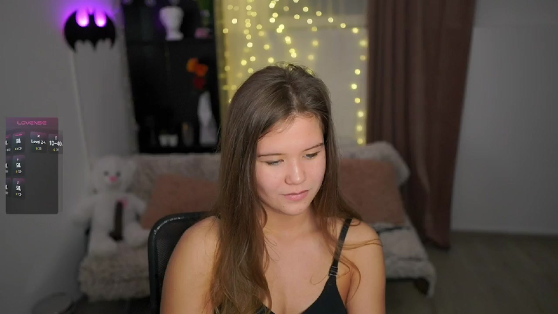 Gallery image thumbnail from Alaina__Fox's myfreecams stream on, 05/04/2024, 10:26 image 13 of 20