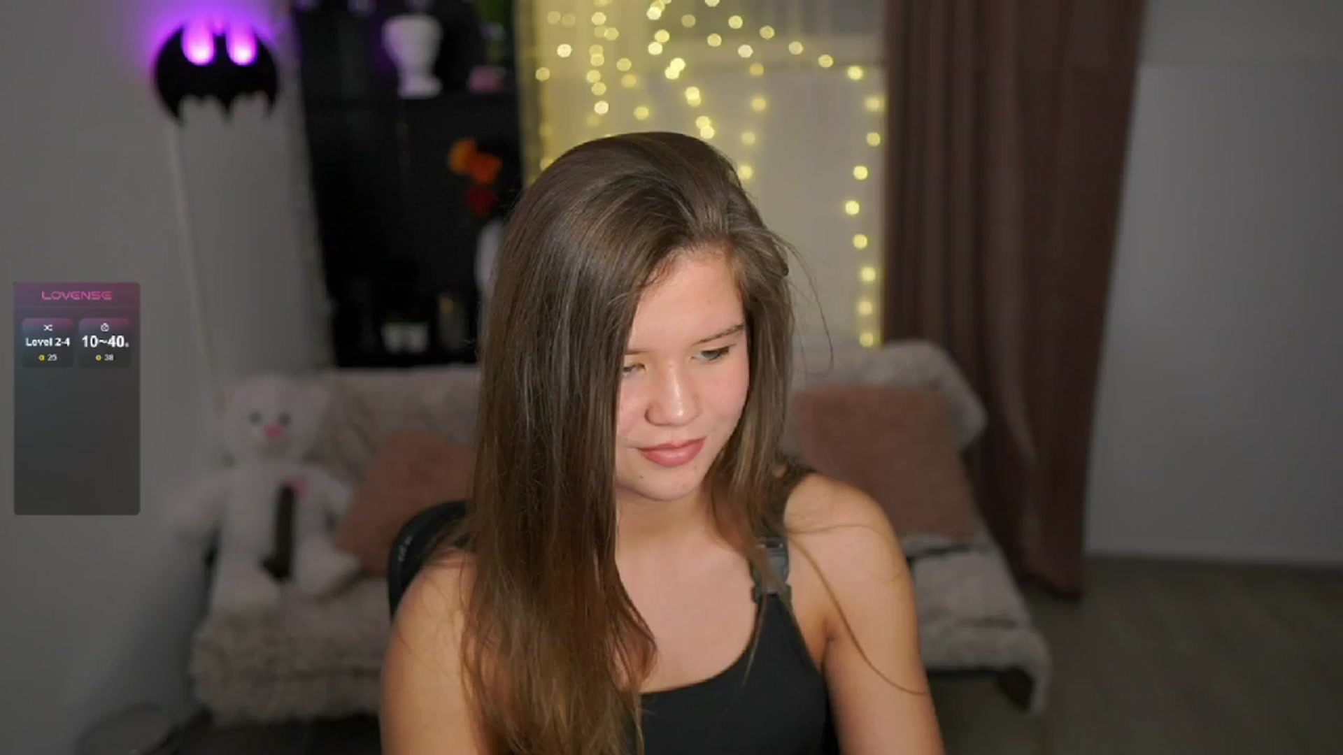 Gallery image thumbnail from Alaina__Fox's myfreecams stream on, 05/04/2024, 11:05 image 1 of 20