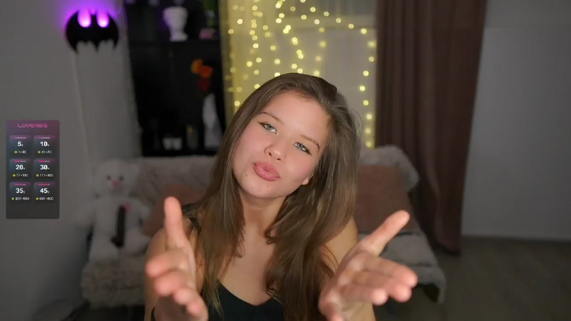 Gallery image thumbnail from Alaina__Fox's myfreecams stream on, 05/04/2024, 12:30 image 2 of 20