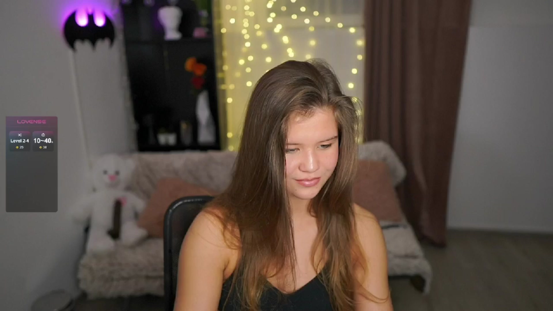 Gallery image thumbnail from Alaina__Fox's myfreecams stream on, 05/04/2024, 12:30 image 6 of 20